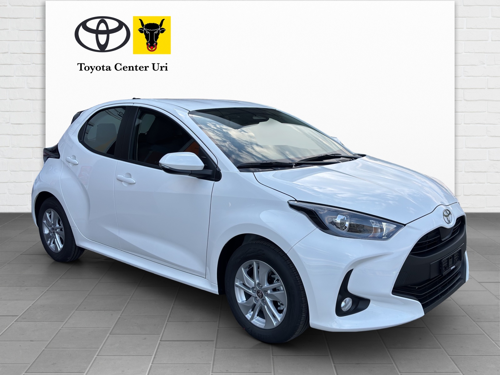 TOYOTA Yaris 1.5 Comfort e-CVT-showroom-element-3