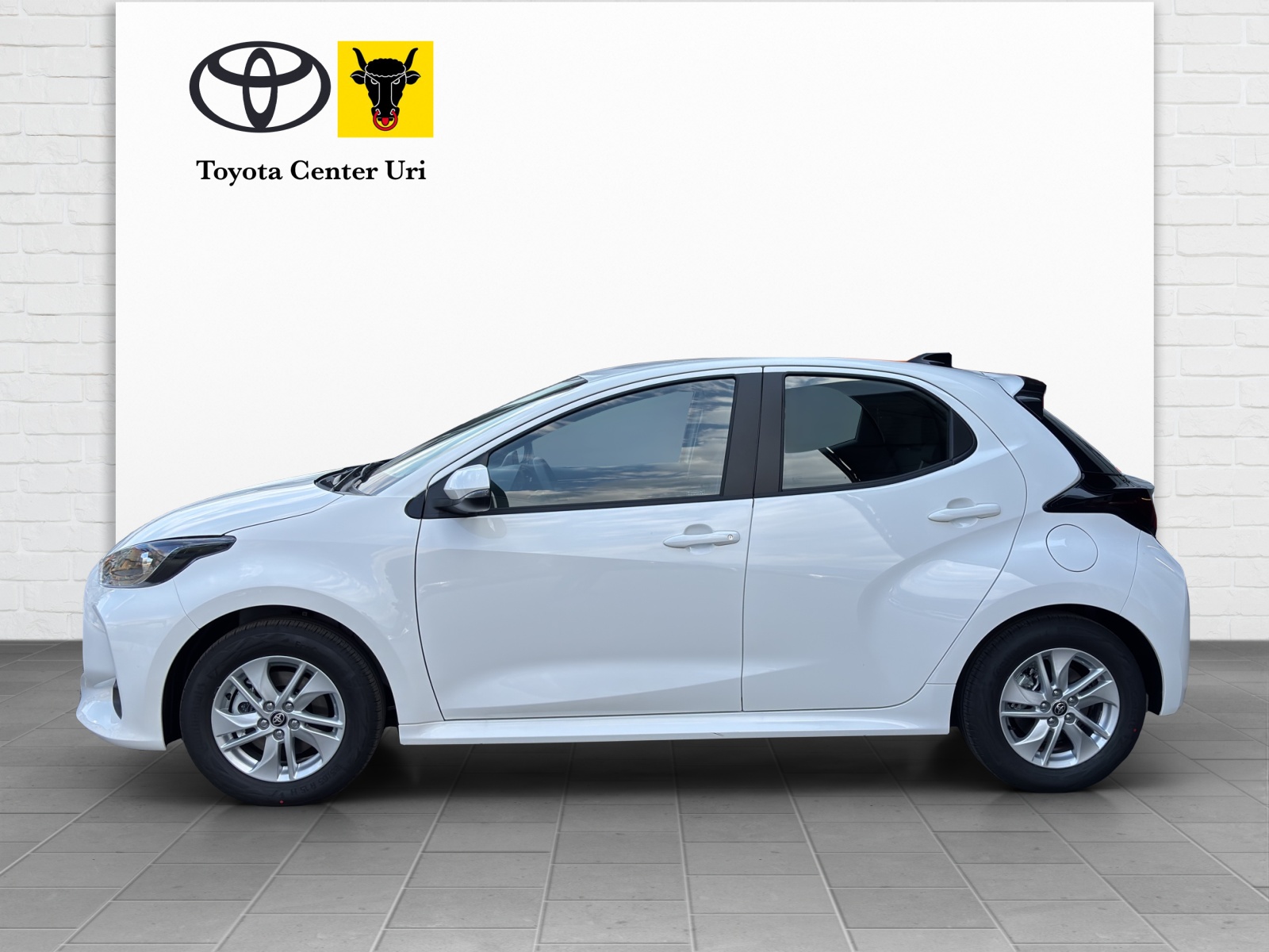 TOYOTA Yaris 1.5 Comfort e-CVT-showroom-element-1