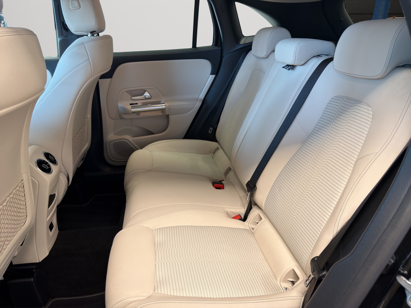 Image MERCEDES-BENZ GLA-200 GLA 200d 4Matic Progressive 8G-DCT