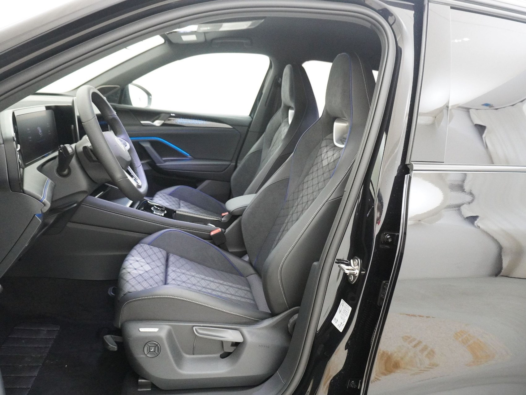 VW TIGUAN 2.0 TDI R-Line 4motion-image-13