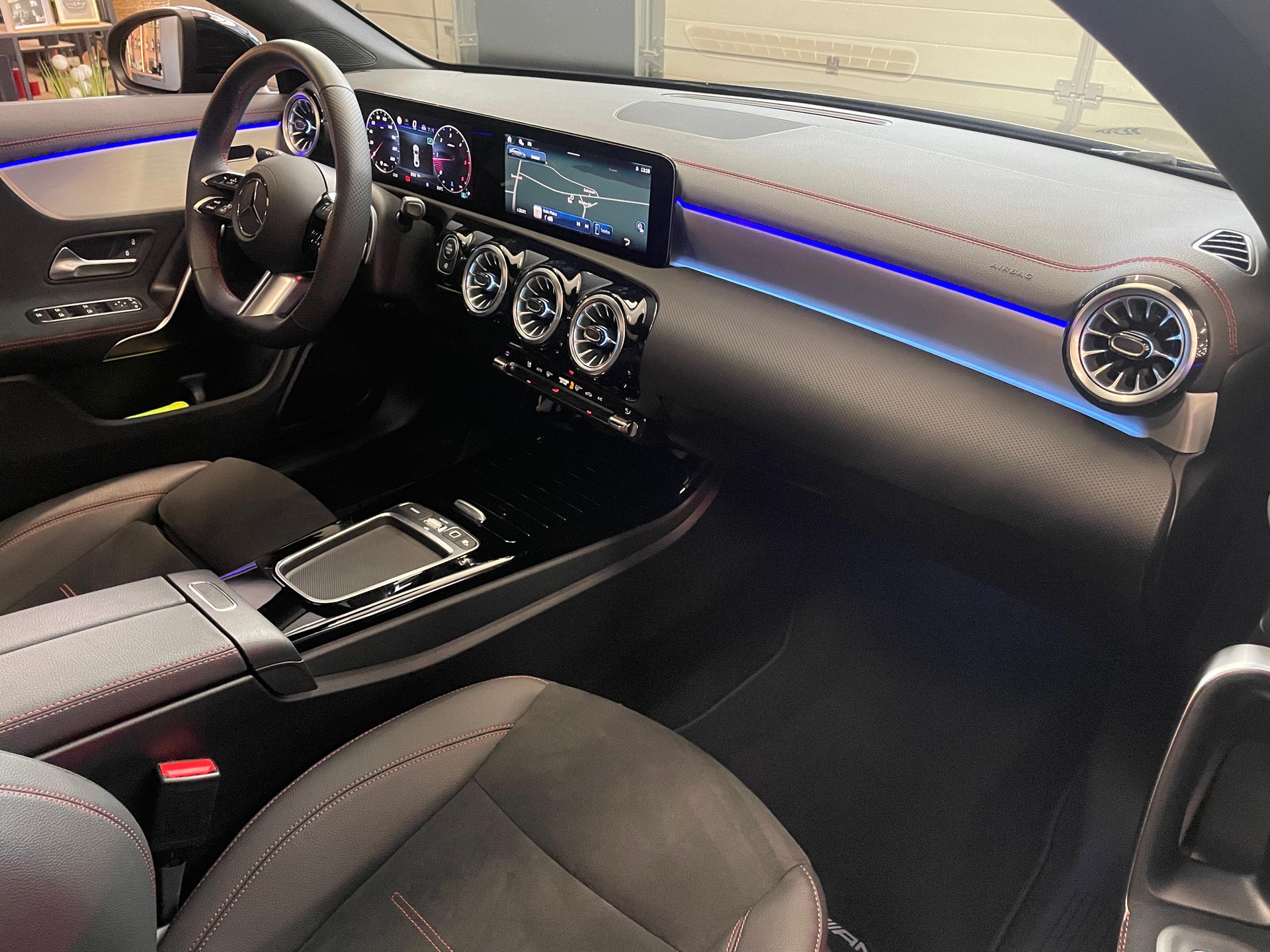 MERCEDES-BENZ CLA 220 d 8G-DCT-image-9