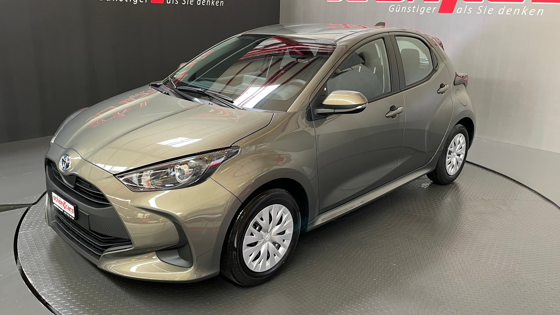 TOYOTA Yaris 1.5 Comfort e-CVT-showroom-element-1
