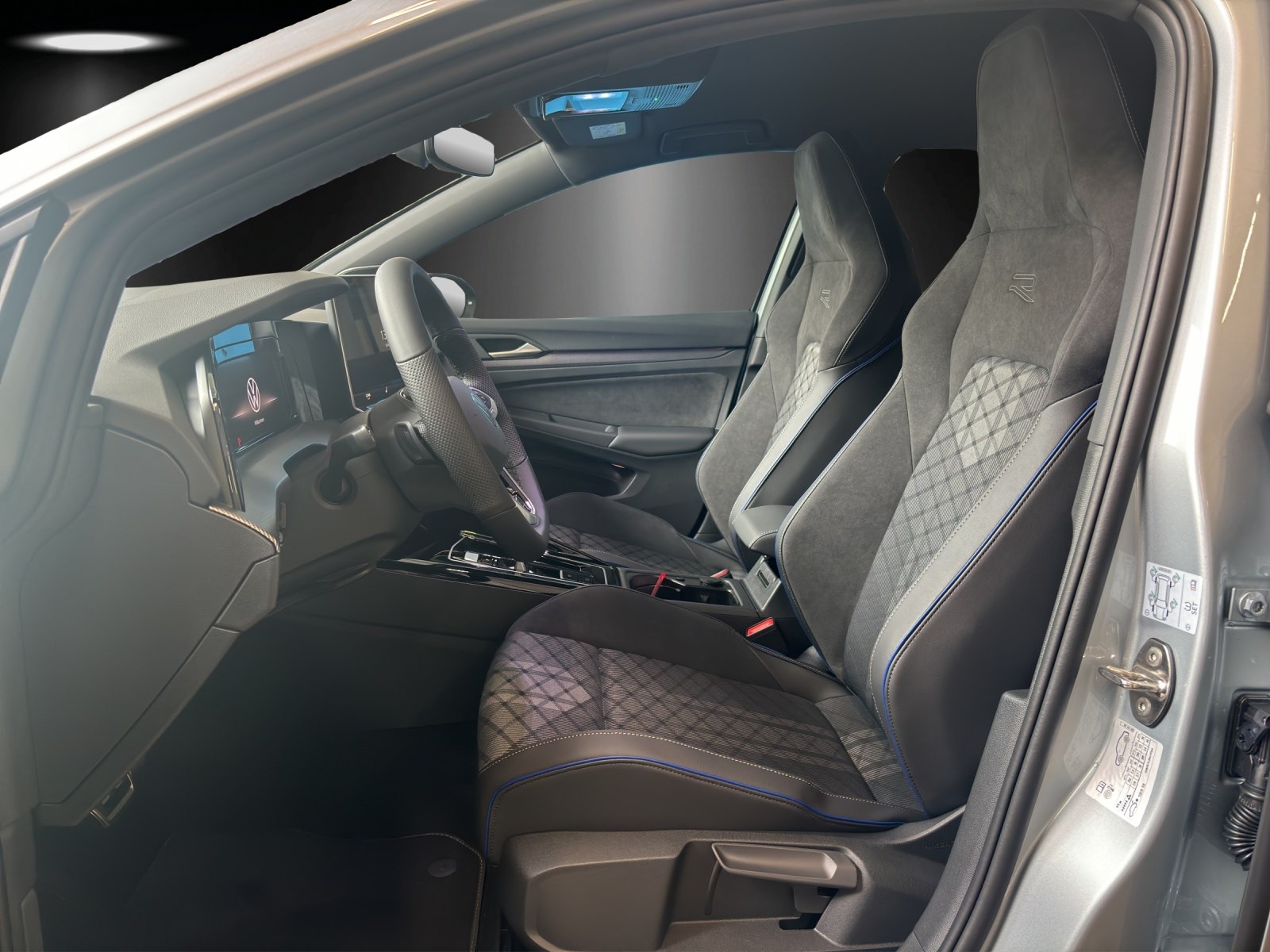 VW Golf 1.5 e TSI mHEV R-Line DSG-image-9