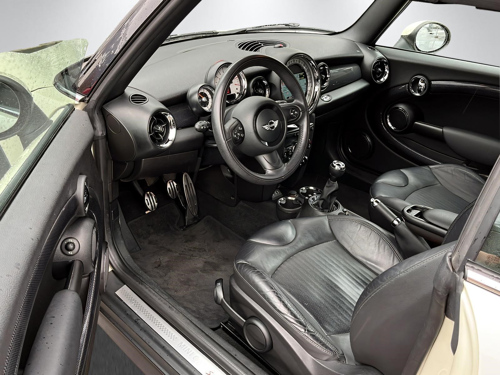 MINI Cabrio R57 1.6i Cooper S-image-16