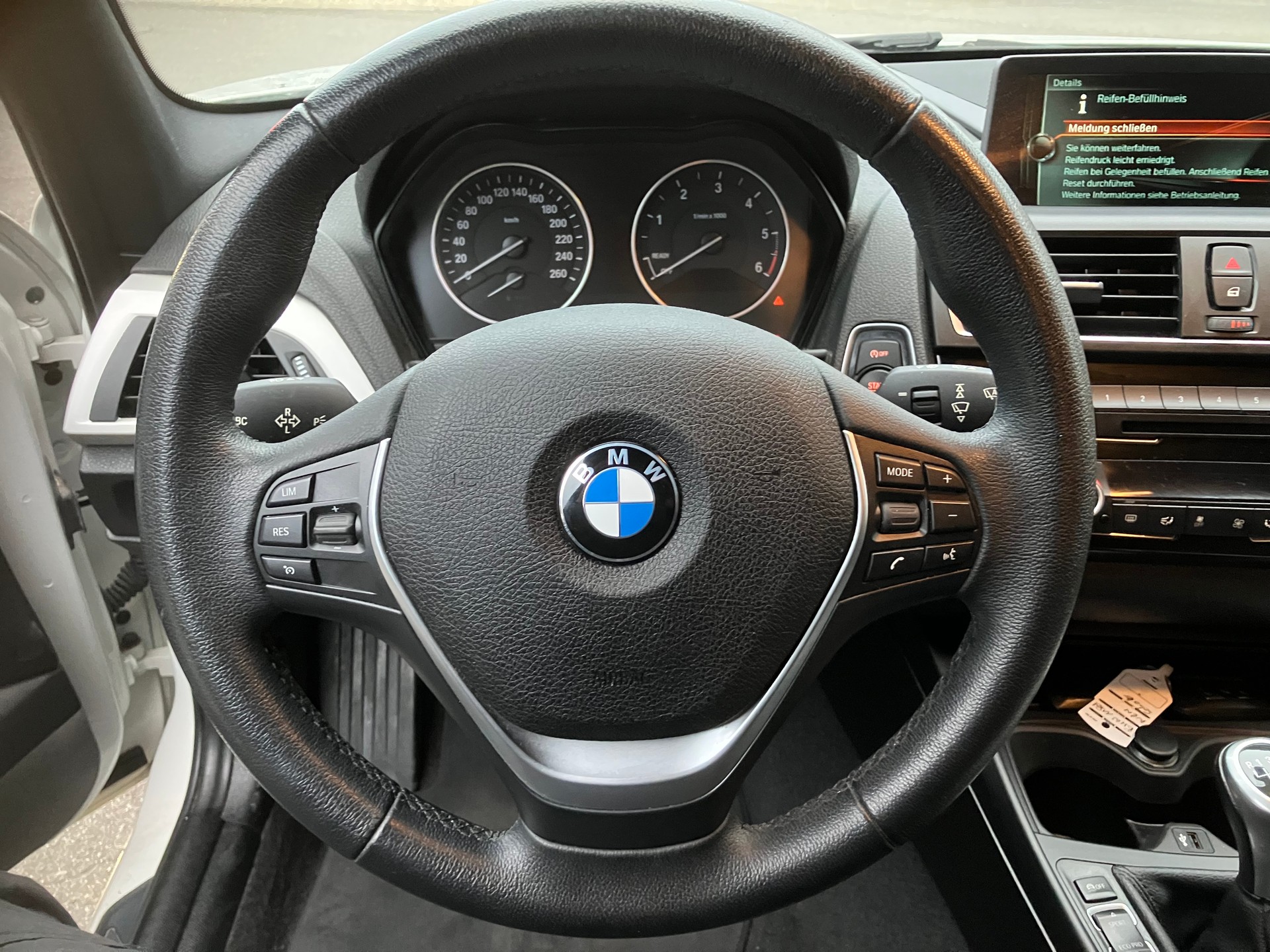BMW 118d xDrive-image-8