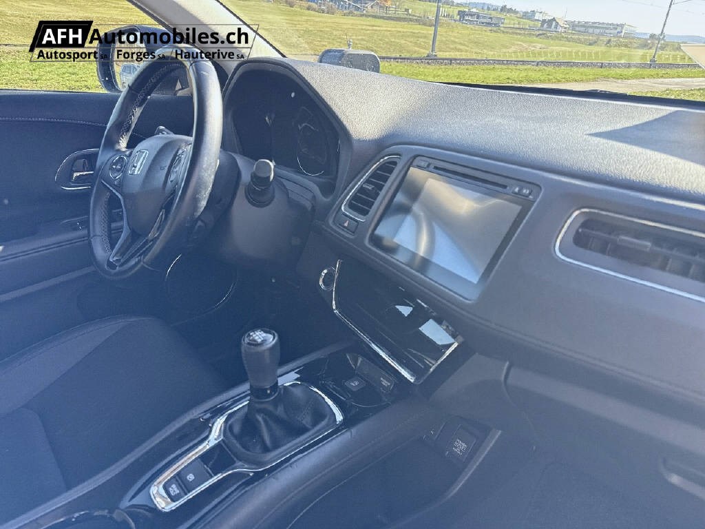 HONDA HR-V 1.5i-VTEC Executive-image-12