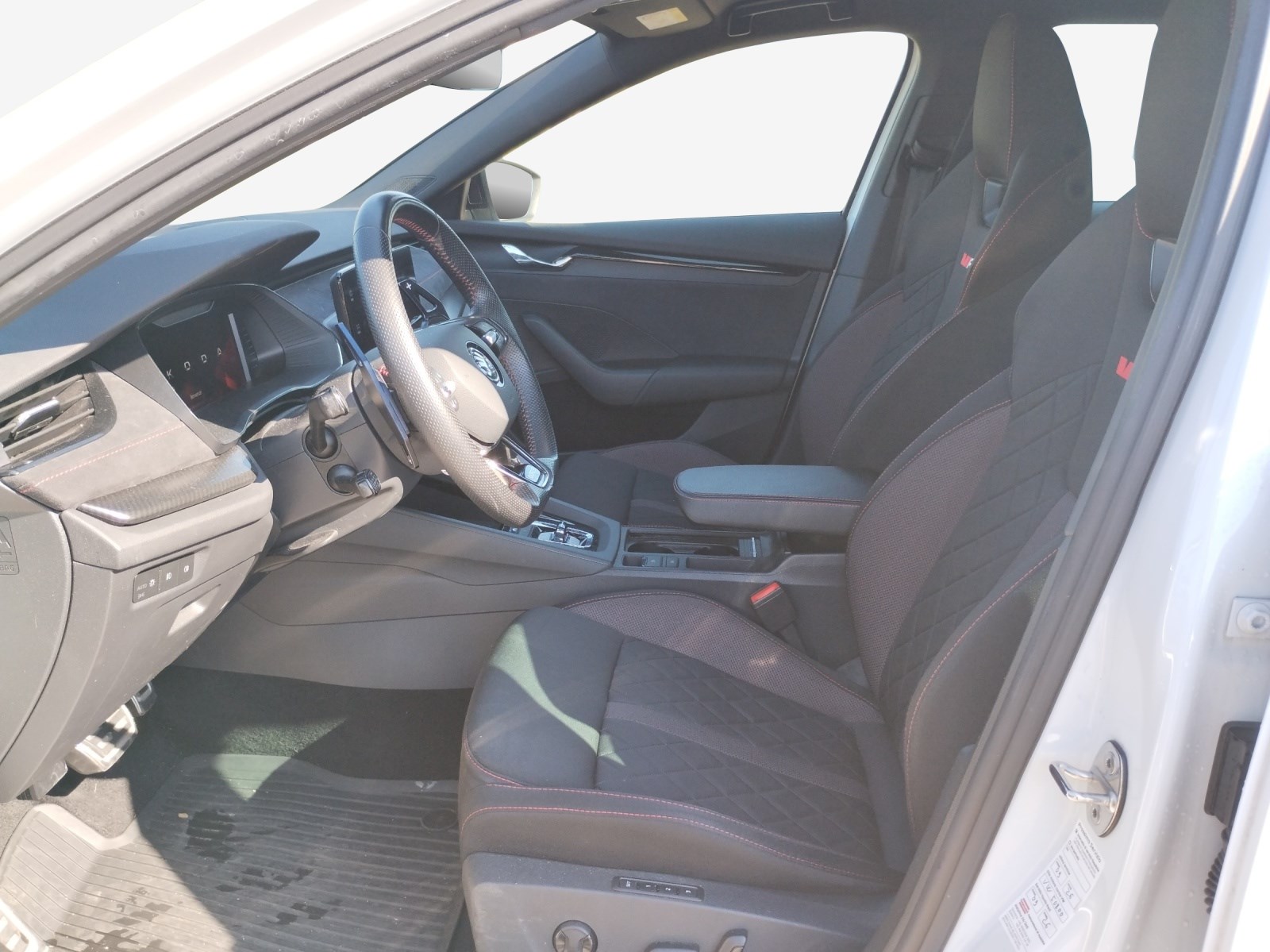 SKODA Octavia Combi 2.0 TDI DSG RS 4x4-image-7