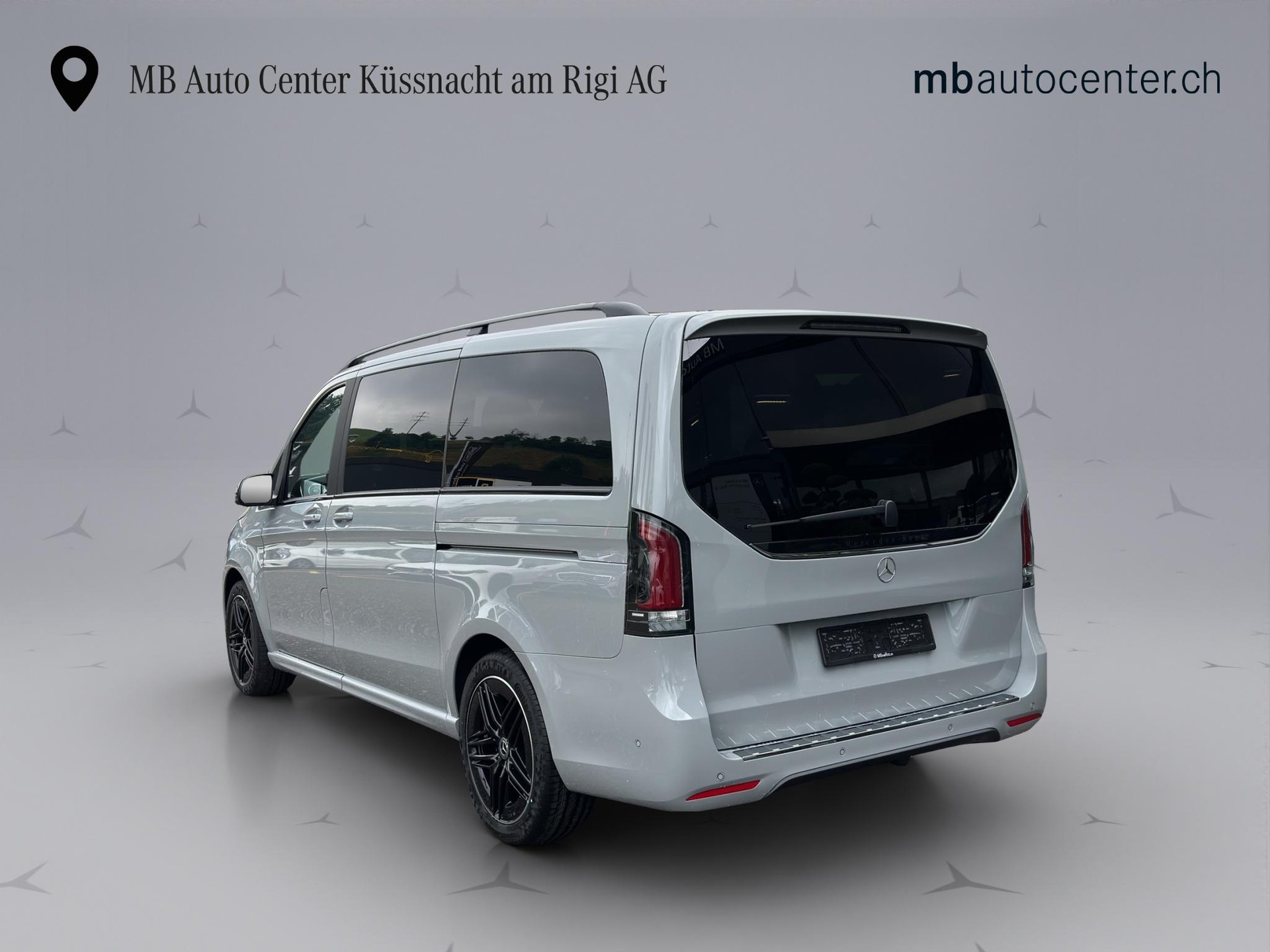 MERCEDES-BENZ V 300 d Swiss Ed. lang 4matic Van-showroom-element-3
