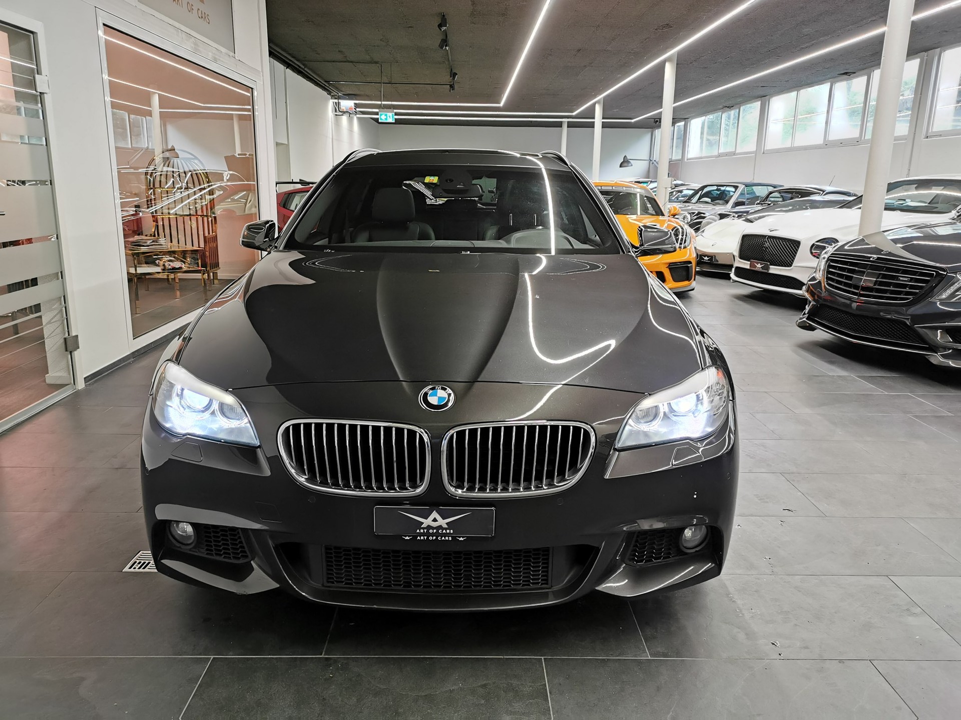BMW 535i Touring M-PAKET PANORAMADACH Steptronic Komfortzugang Rückfahrkamera Sporsitze M Sportfahrwerk-image-1