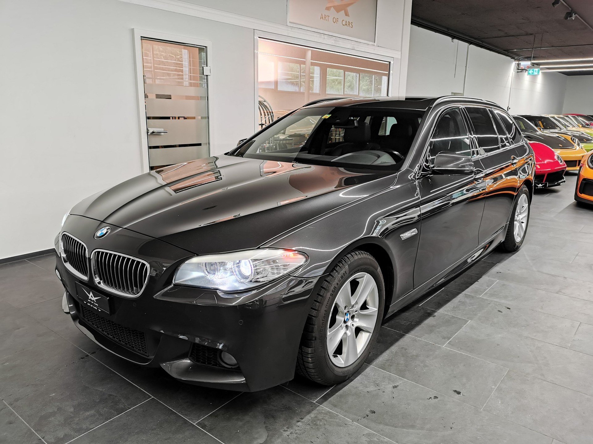 BMW 535i Touring M-PAKET PANORAMADACH Steptronic Komfortzugang Rückfahrkamera Sporsitze M Sportfahrwerk-image-2