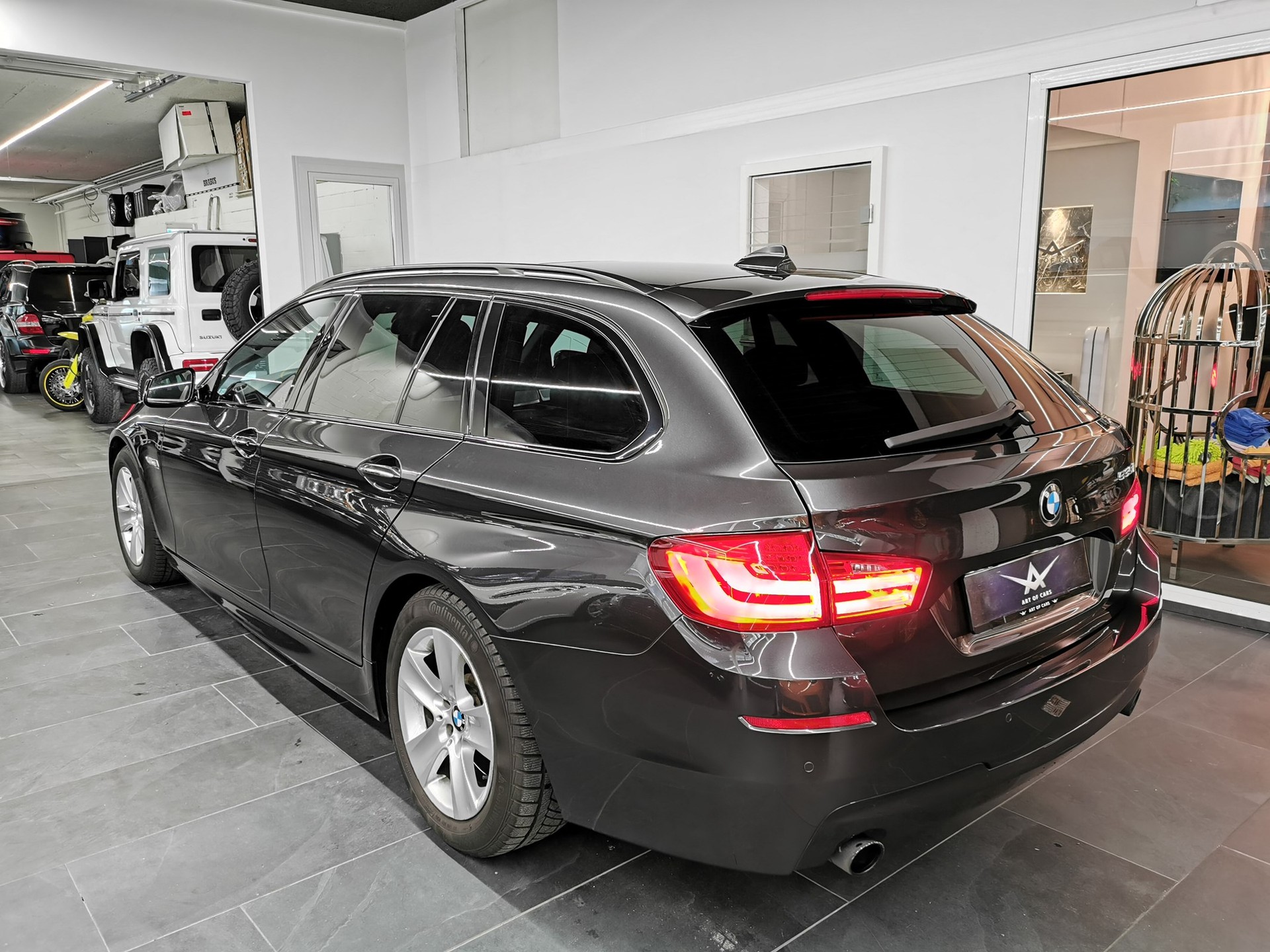 BMW 535i Touring M-PAKET PANORAMADACH Steptronic Komfortzugang Rückfahrkamera Sporsitze M Sportfahrwerk-image-4