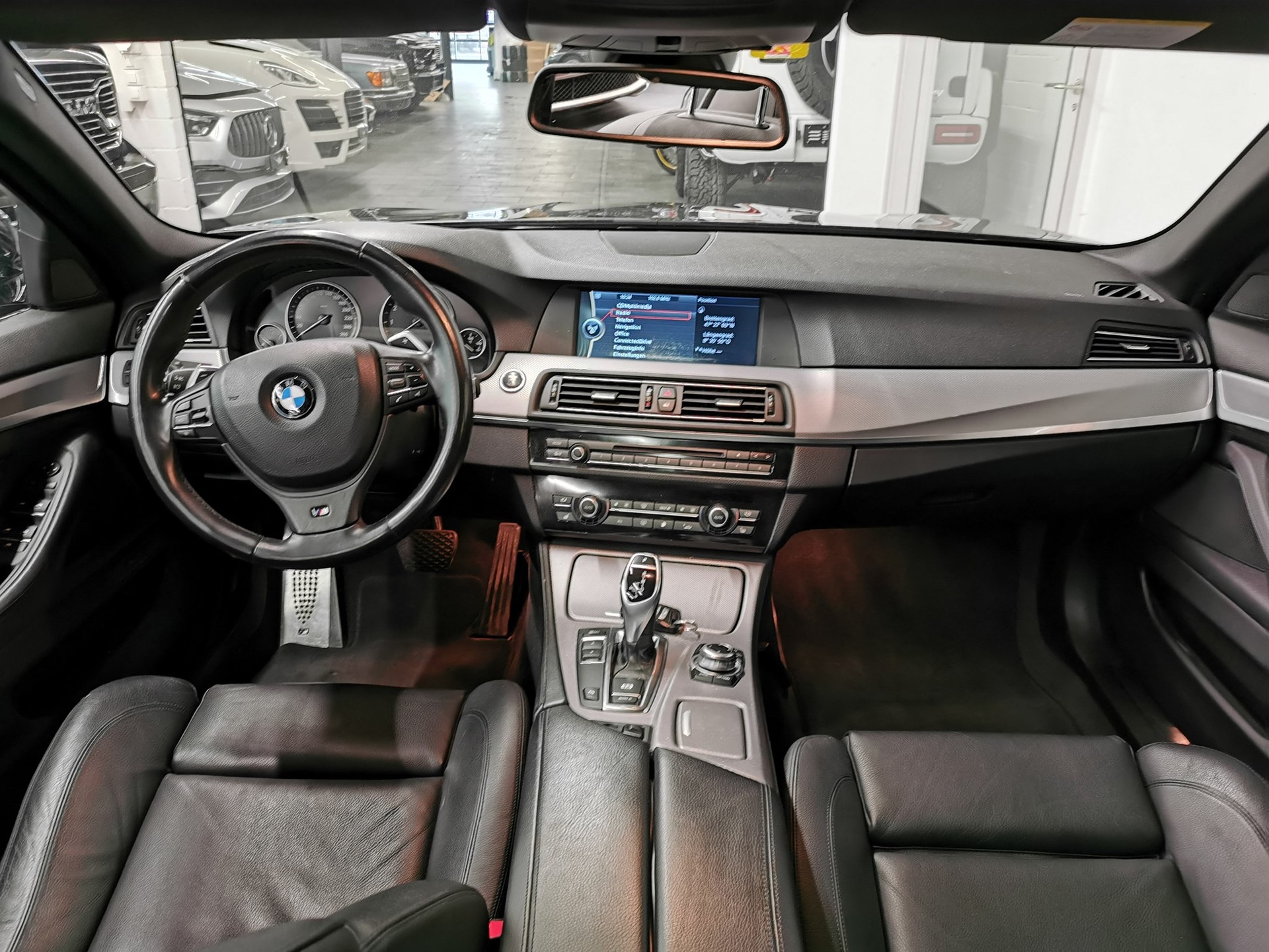 BMW 535i Touring M-PAKET PANORAMADACH Steptronic Komfortzugang Rückfahrkamera Sporsitze M Sportfahrwerk-image-7