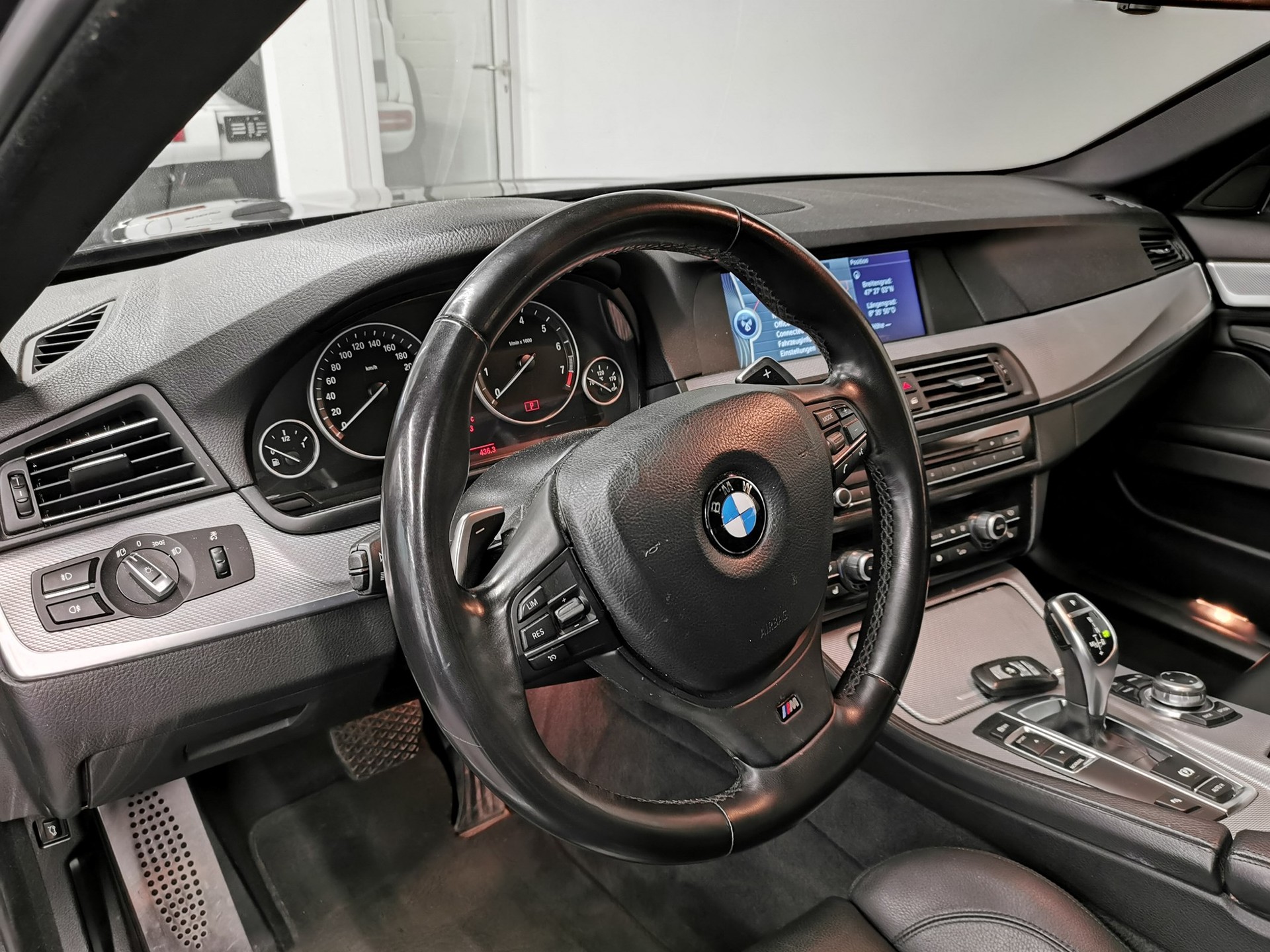 BMW 535i Touring M-PAKET PANORAMADACH Steptronic Komfortzugang Rückfahrkamera Sporsitze M Sportfahrwerk-image-9