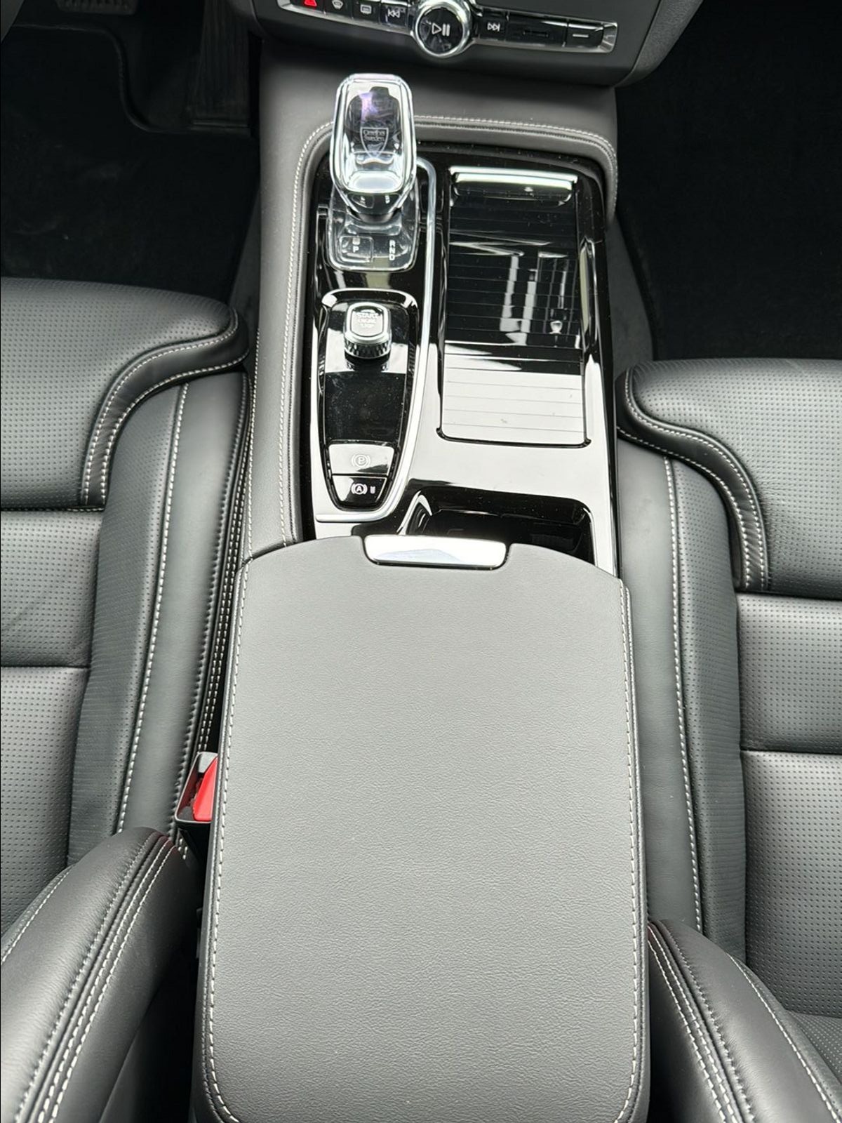 Image VOLVO S90 S90 T8 eAWD Plug in Hybrid Ultimate Dark Geartronic