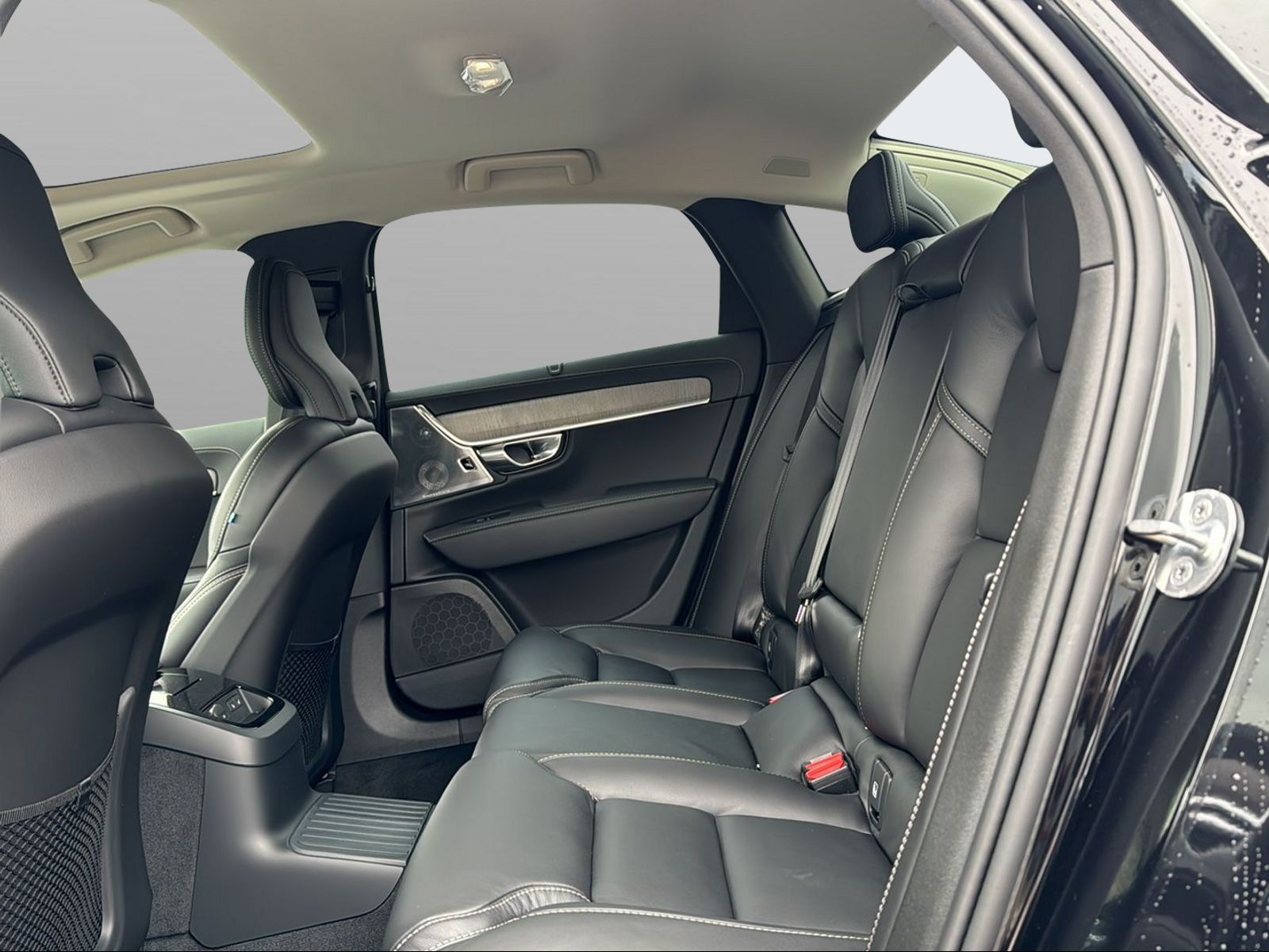 Image VOLVO S90 S90 T8 eAWD Plug in Hybrid Ultimate Dark Geartronic