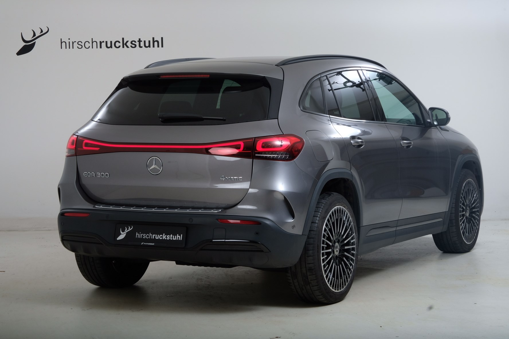 MERCEDES-BENZ EQA 300 AMG Line 4Matic-image-1