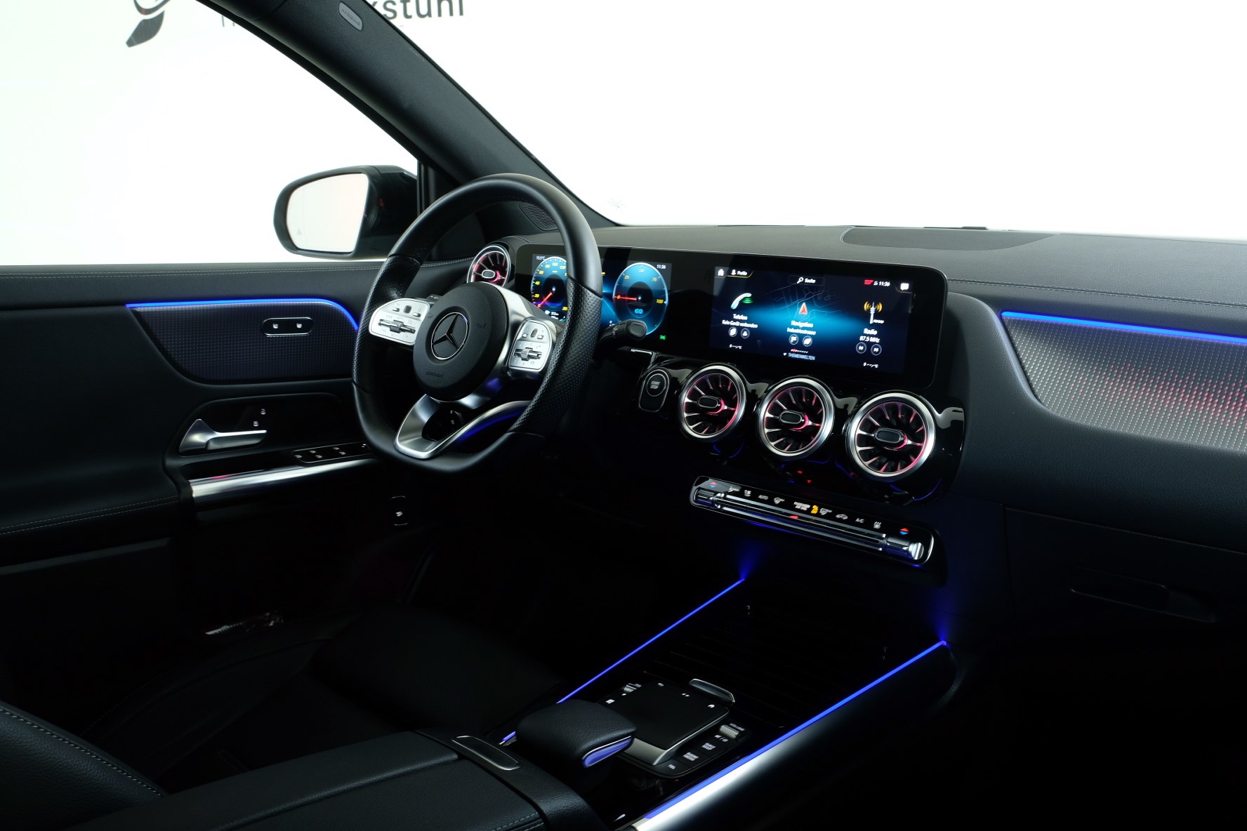 MERCEDES-BENZ EQA 300 AMG Line 4Matic-image-10