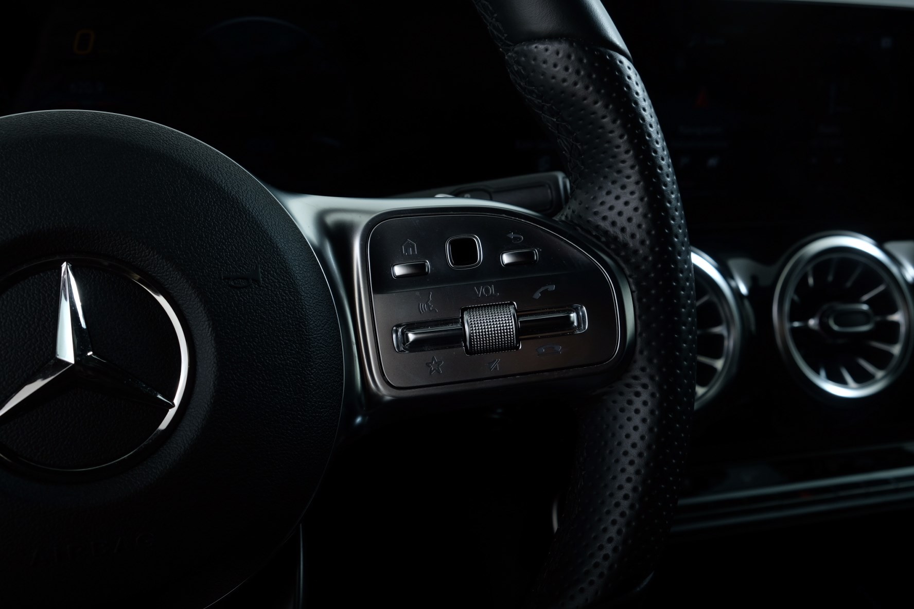 MERCEDES-BENZ EQA 300 AMG Line 4Matic-image-12