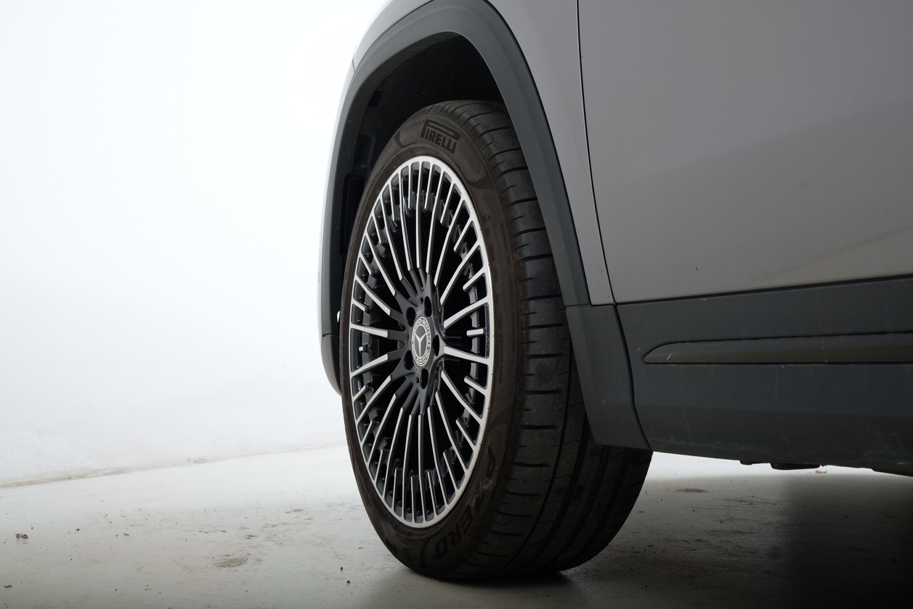 MERCEDES-BENZ EQA 300 AMG Line 4Matic-image-18