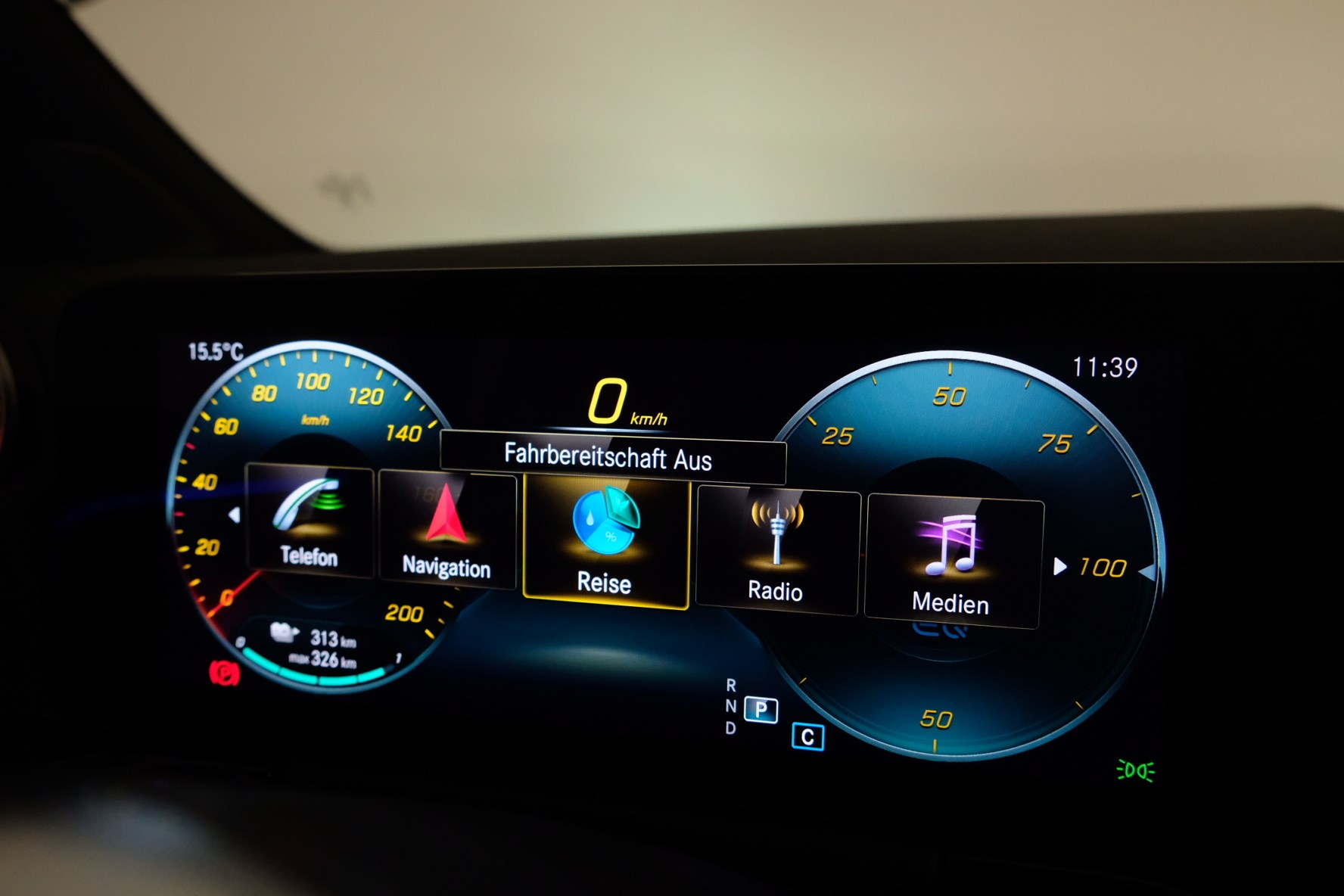MERCEDES-BENZ EQA 300 AMG Line 4Matic-image-15