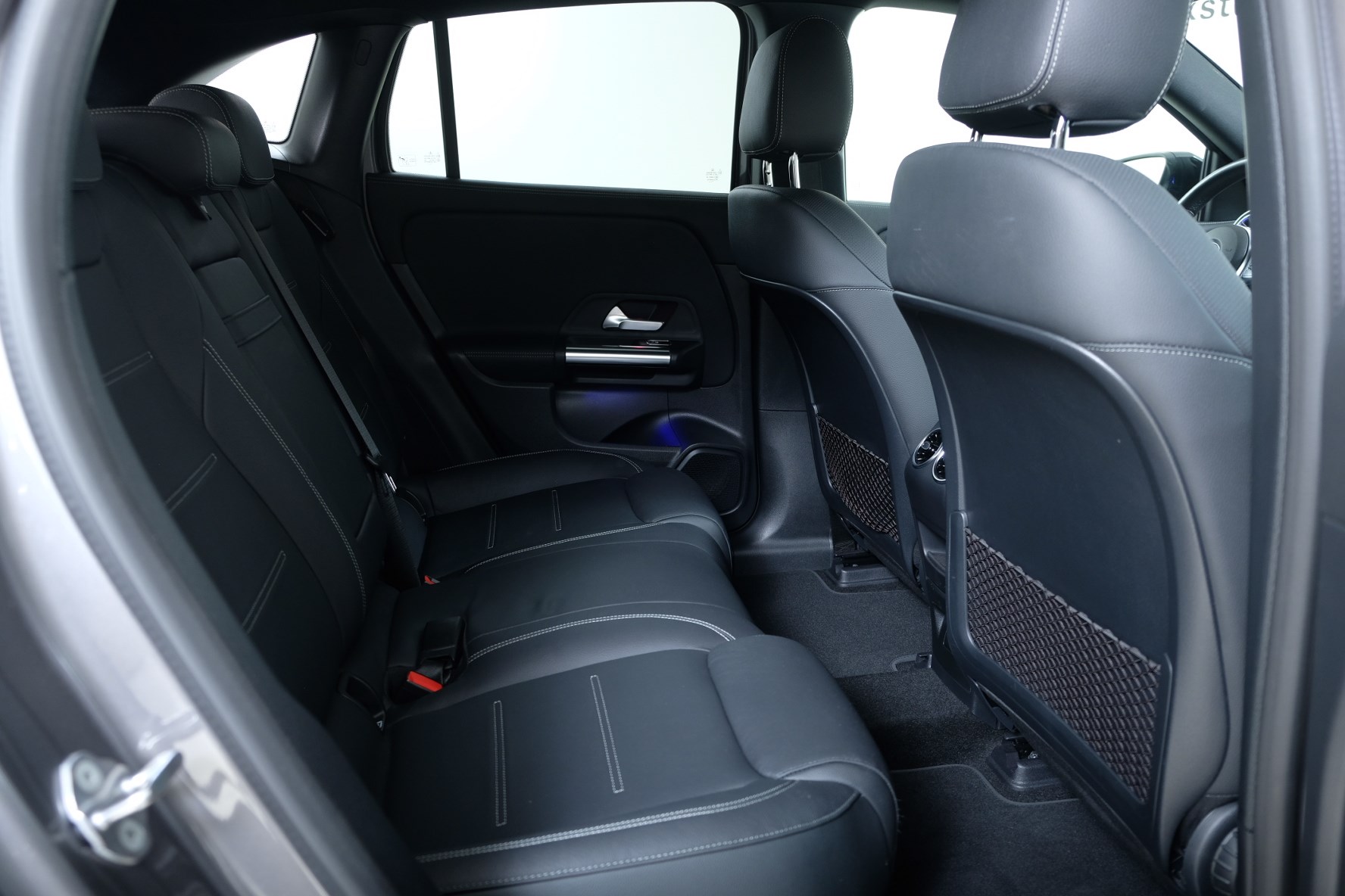 MERCEDES-BENZ EQA 300 AMG Line 4Matic-image-7
