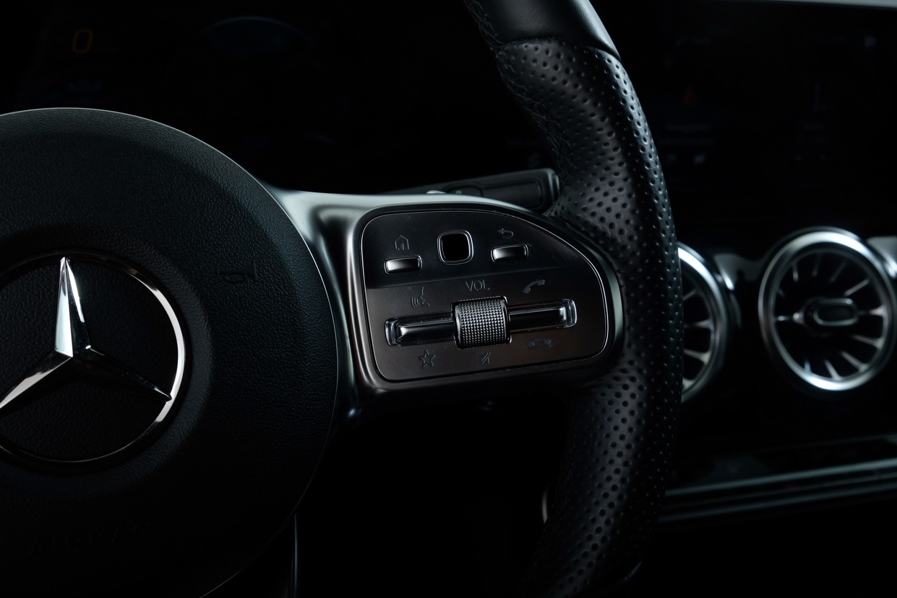 MERCEDES-BENZ EQA 300 AMG Line 4Matic-image-26