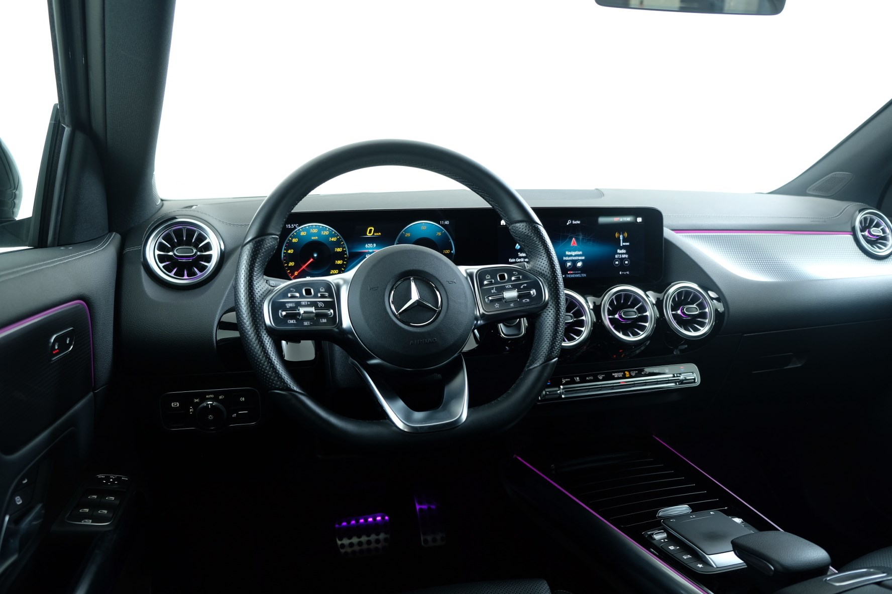 MERCEDES-BENZ EQA 300 AMG Line 4Matic-image-9