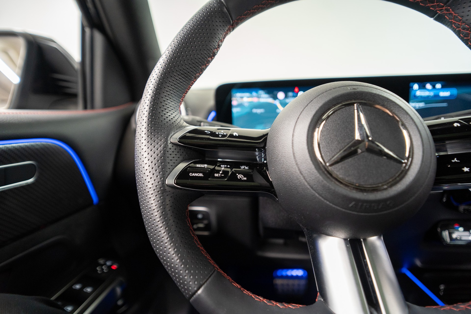 MERCEDES-BENZ GLB 200 AMG Line *FACELIFT*-image-17
