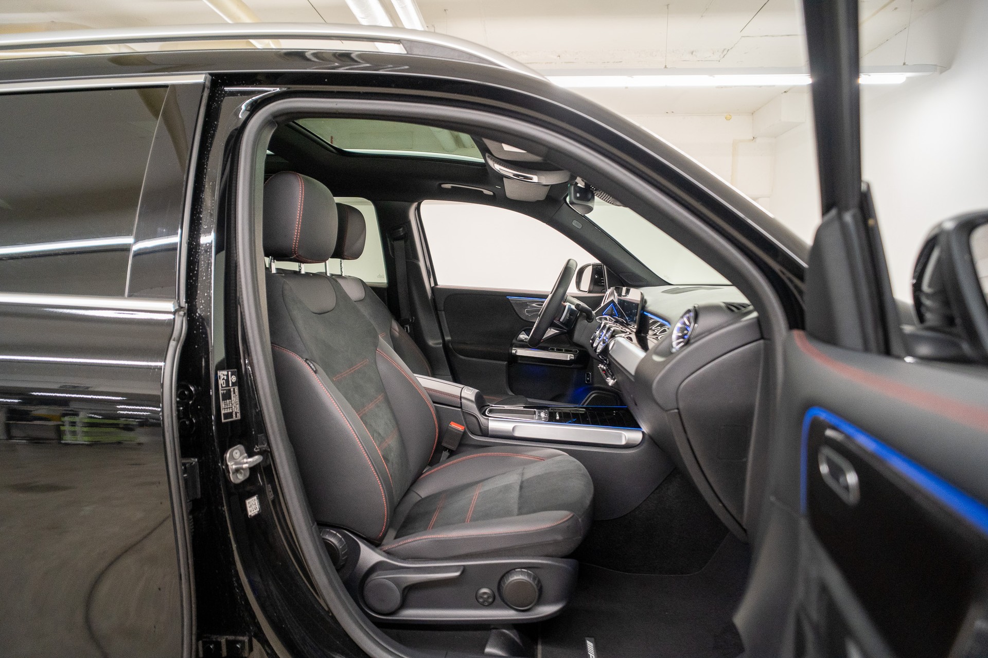 MERCEDES-BENZ GLB 200 AMG Line *FACELIFT*-image-13