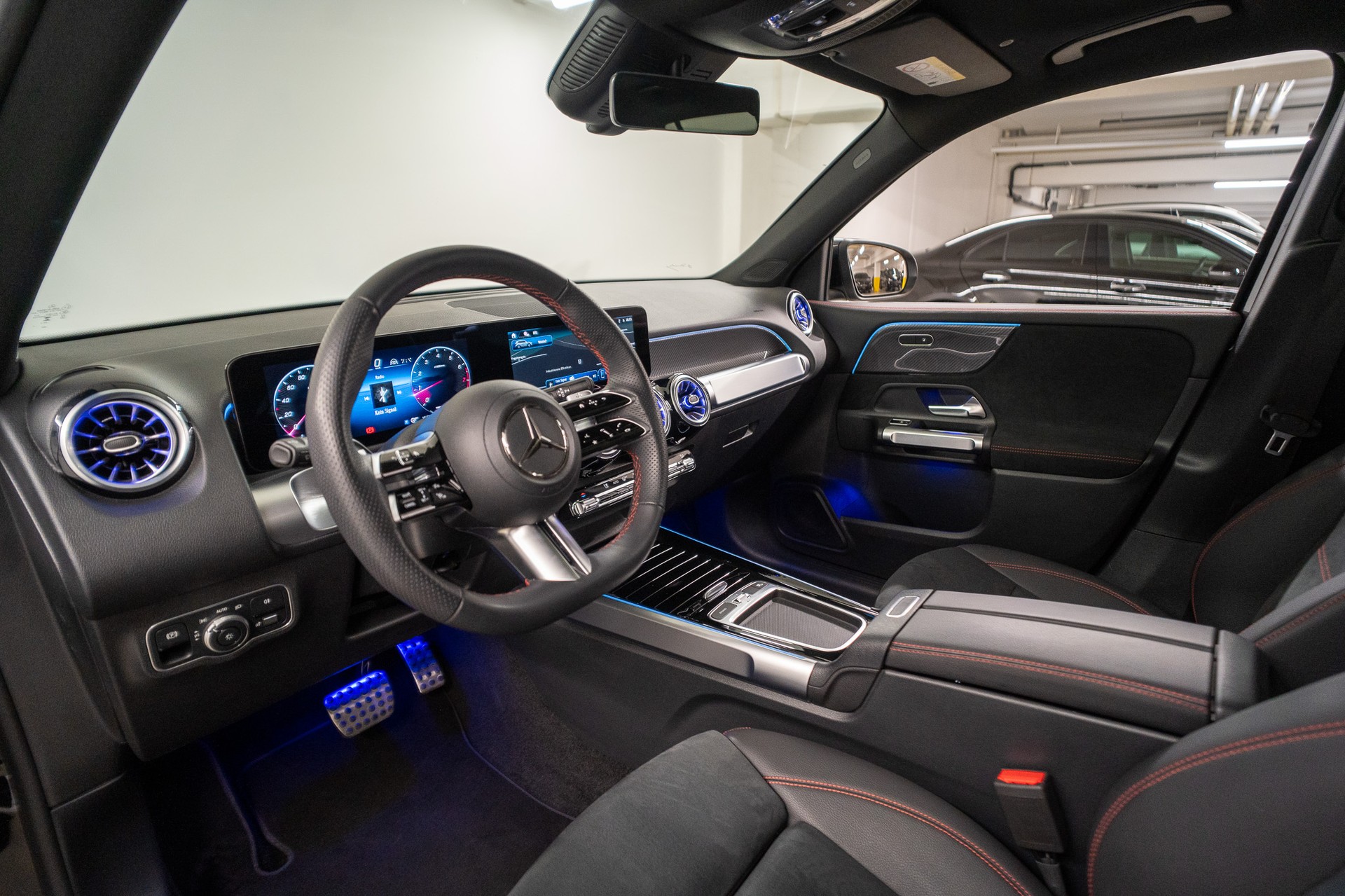 MERCEDES-BENZ GLB 200 AMG Line *FACELIFT*-image-9