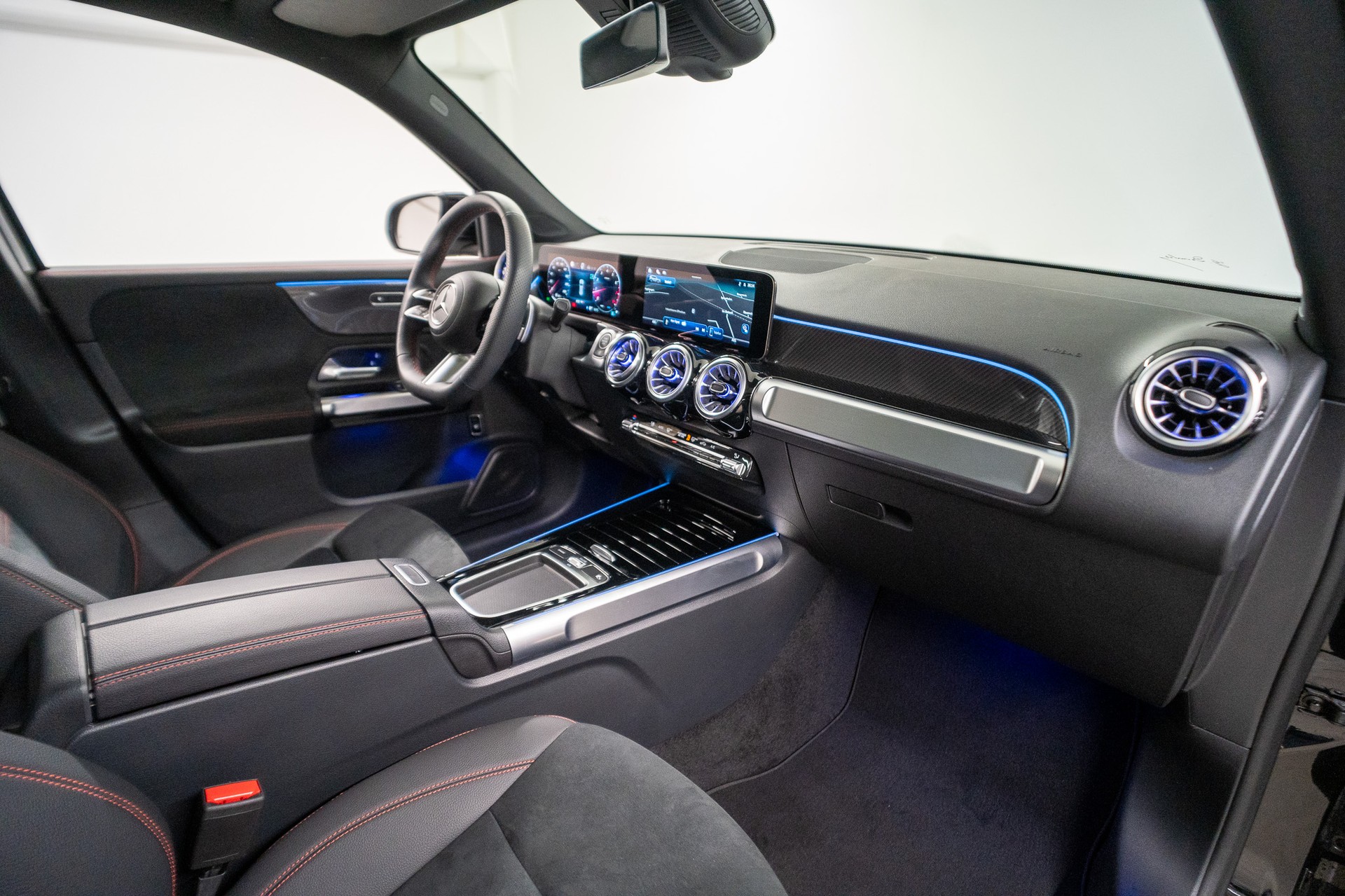 MERCEDES-BENZ GLB 200 AMG Line *FACELIFT*-image-14