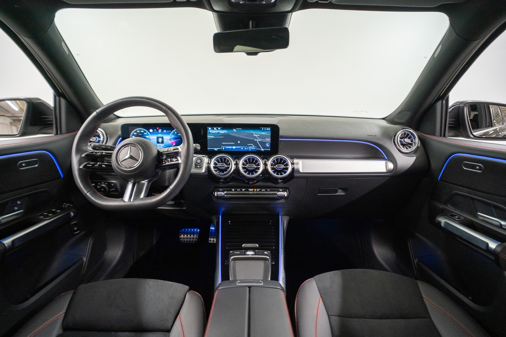 MERCEDES-BENZ GLB 200 AMG Line *FACELIFT*-image-15