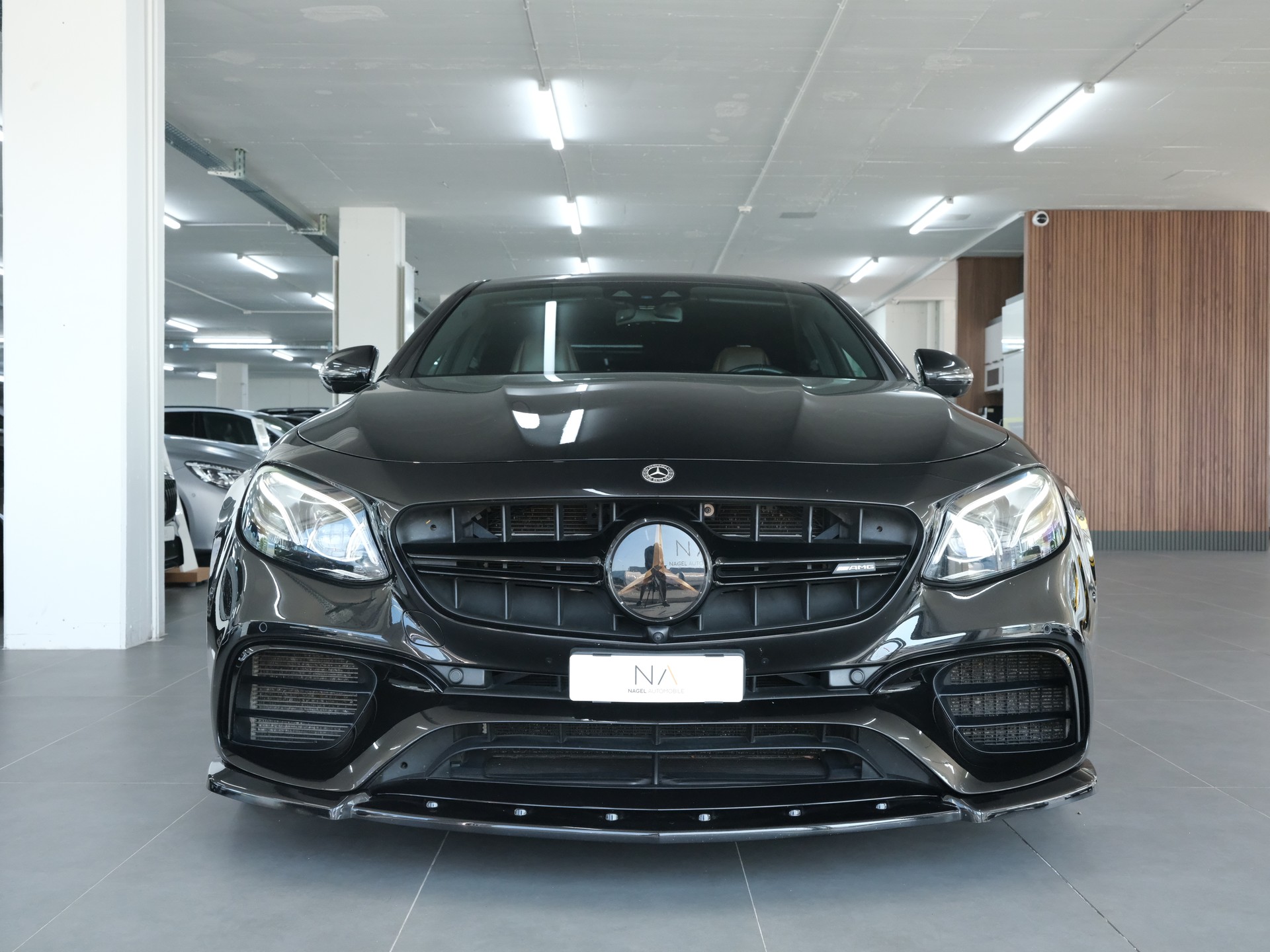 MERCEDES-BENZ E 63 AMG 4Matic Speedshift MCT-showroom-element-2