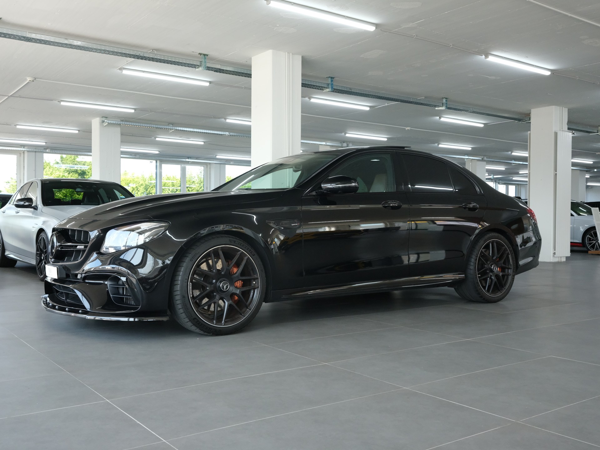 MERCEDES-BENZ E 63 AMG 4Matic Speedshift MCT-showroom-element-3