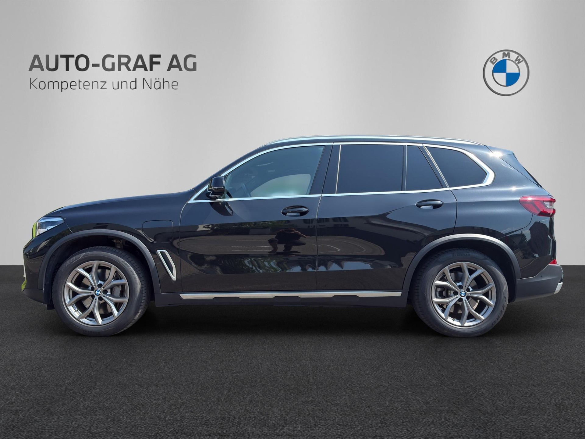 BMW X5 45e xDrive-showroom-element-1