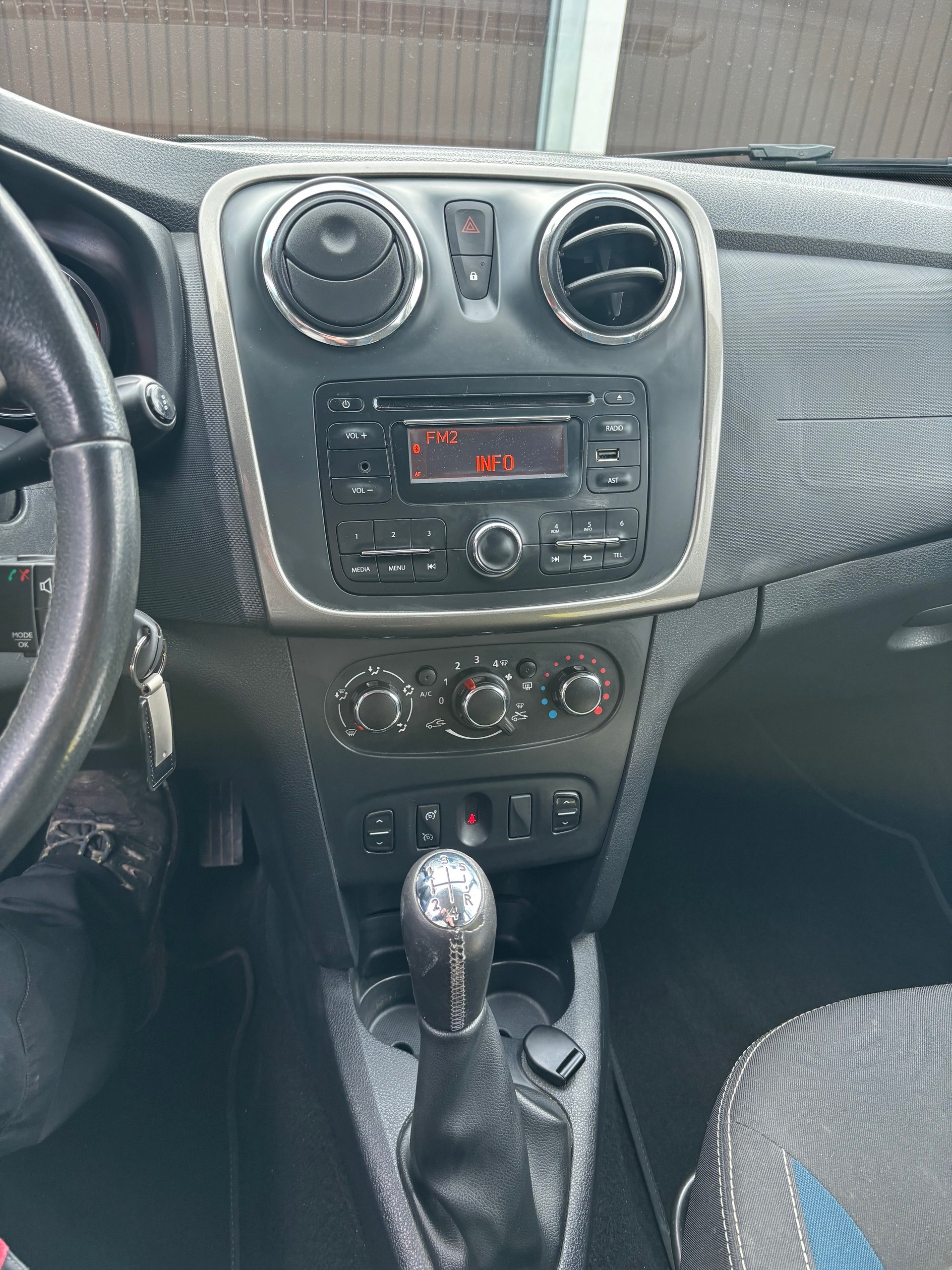 DACIA Sandero 1.2 Celebration-image-4