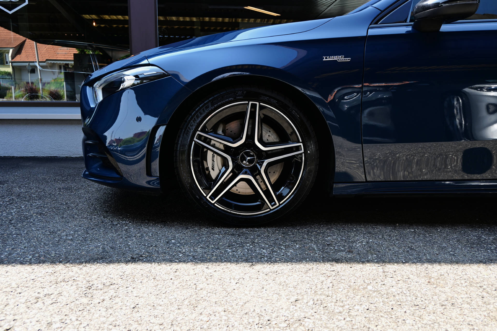 MERCEDES-BENZ A 35 AMG 4matic-showroom-element-3