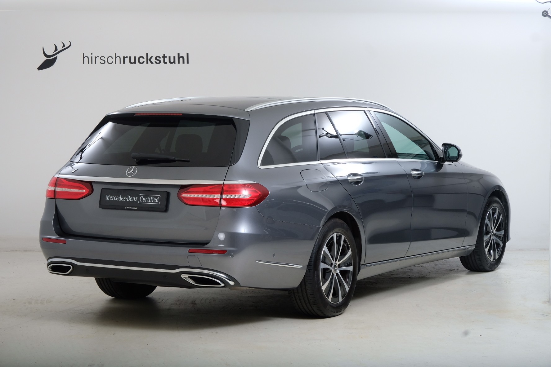 MERCEDES-BENZ E 300 Exclusive 9G-Tronic-showroom-element-3