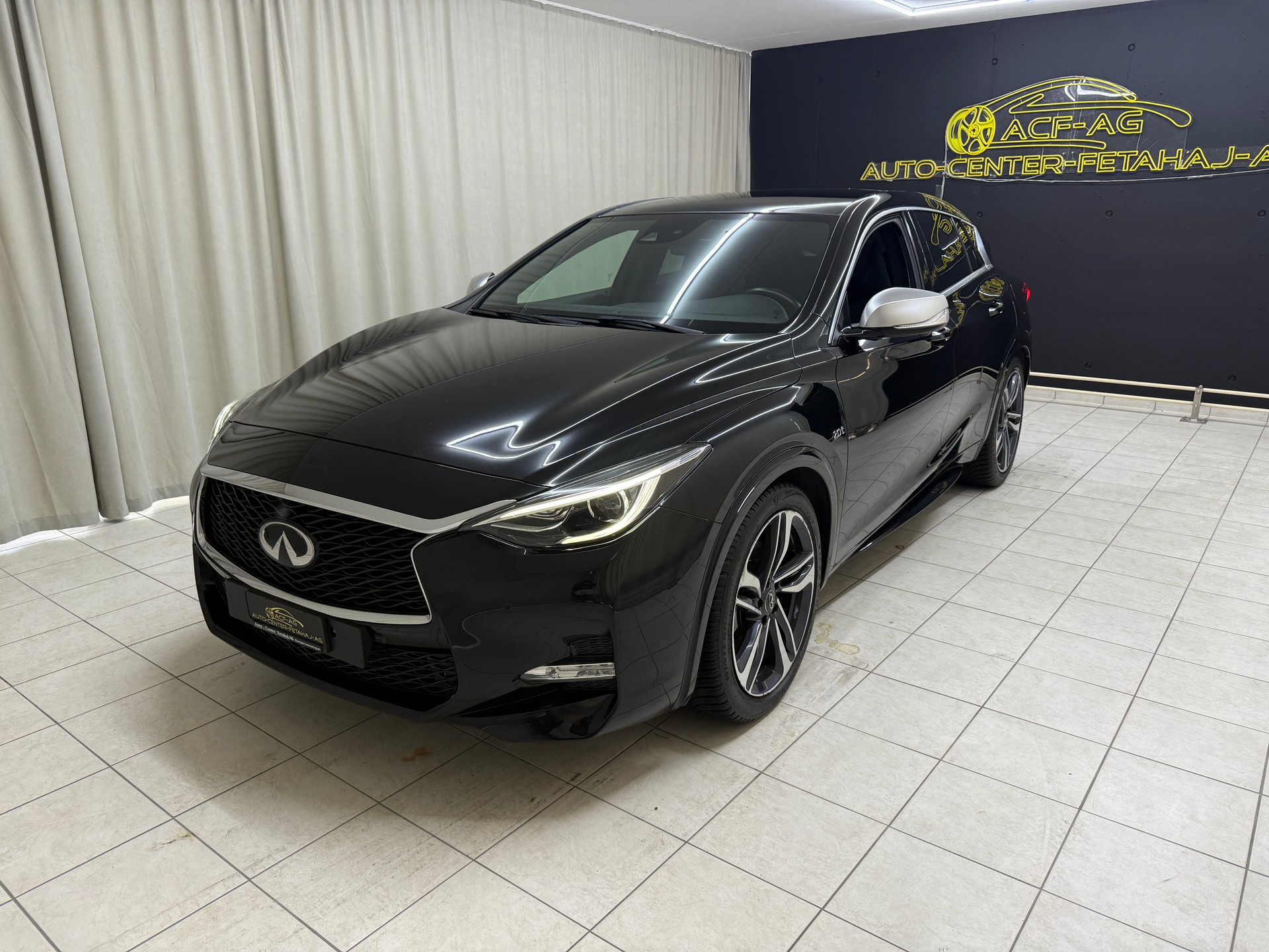 INFINITI Q30 2.0t Sport AWD DCT