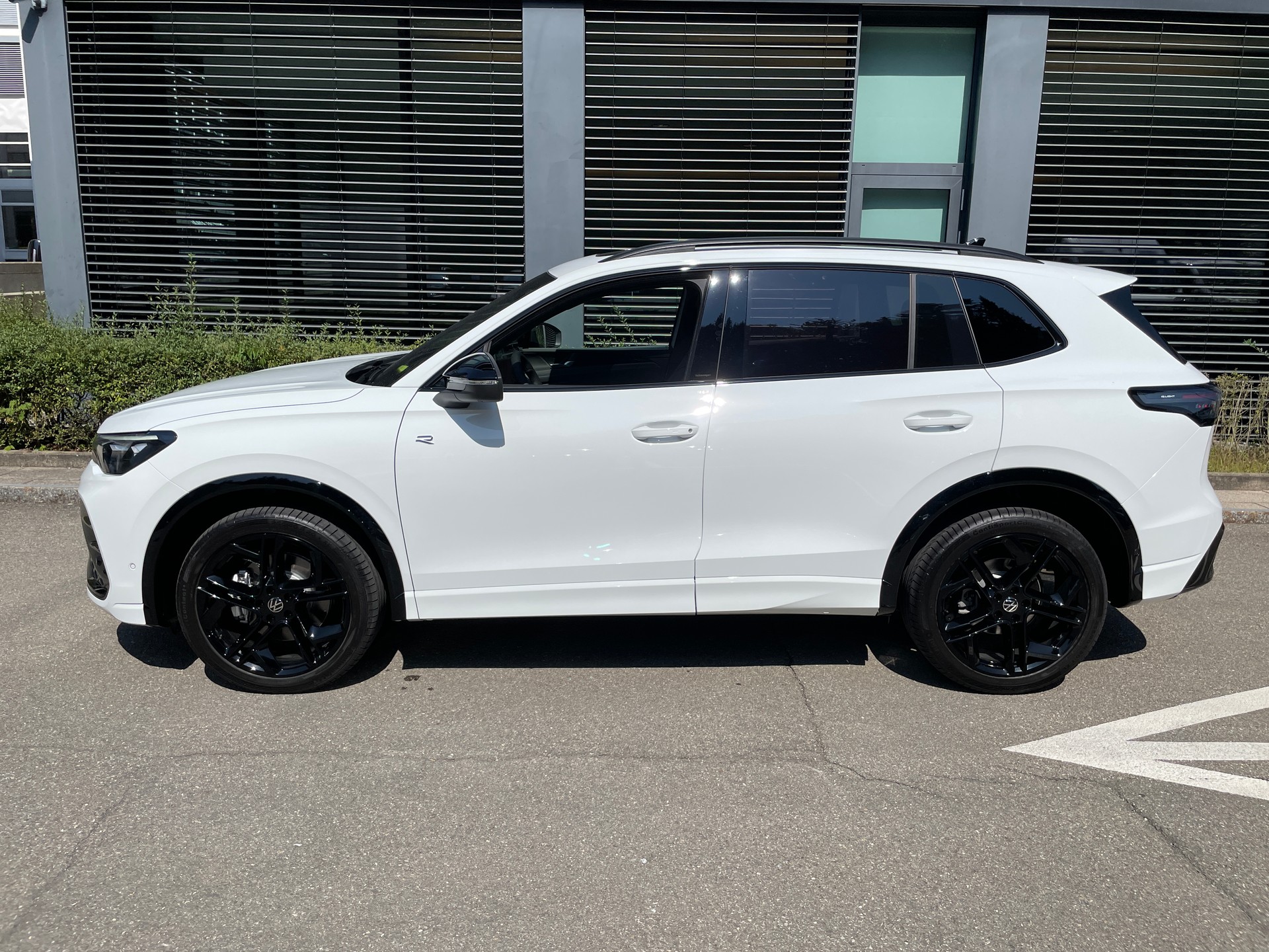 VW Tiguan 2.0 TDI SCR R-Line 4Motion DSG-showroom-element-1