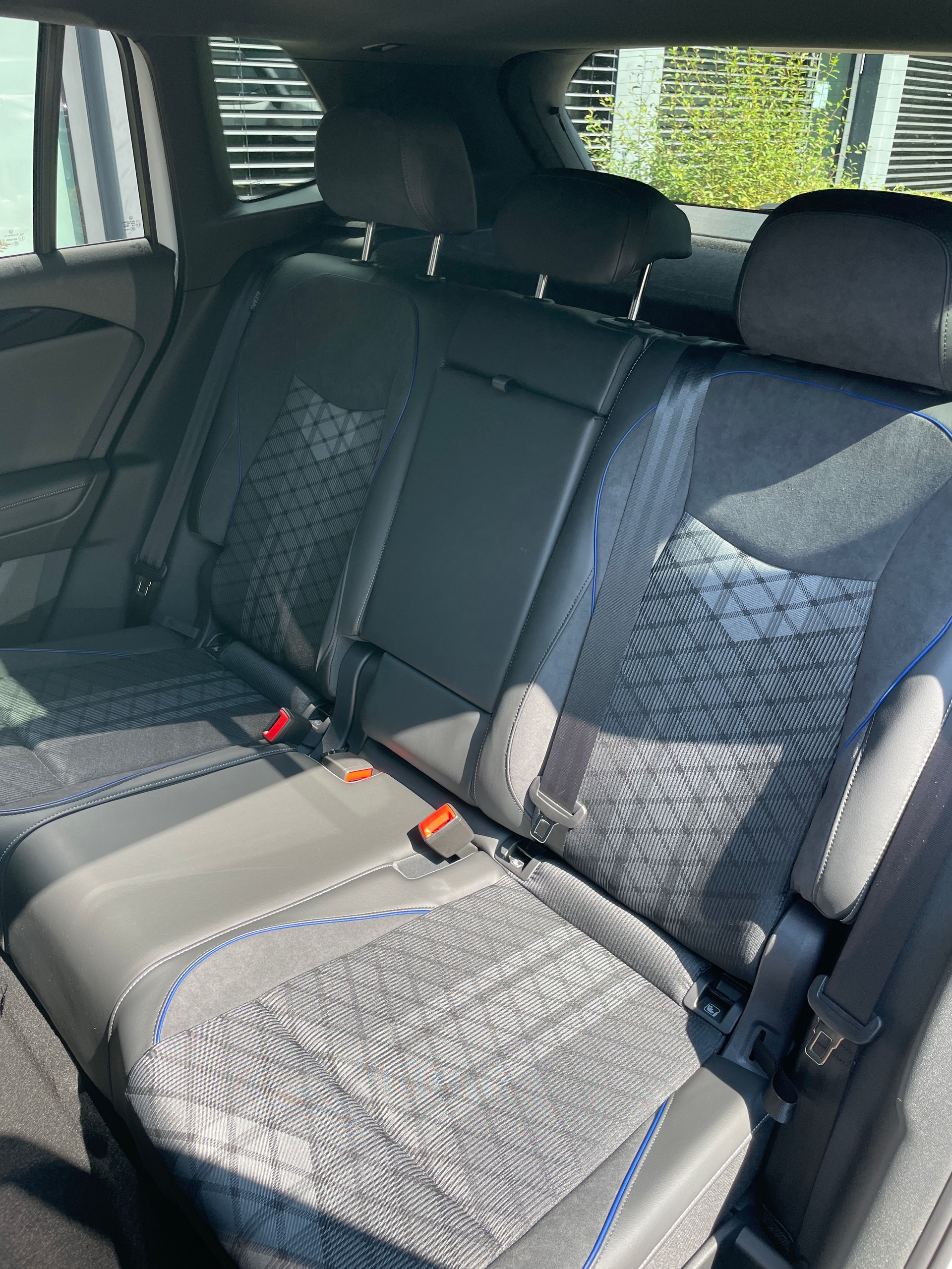 VW Tiguan 2.0 TDI SCR R-Line 4Motion DSG-image-12