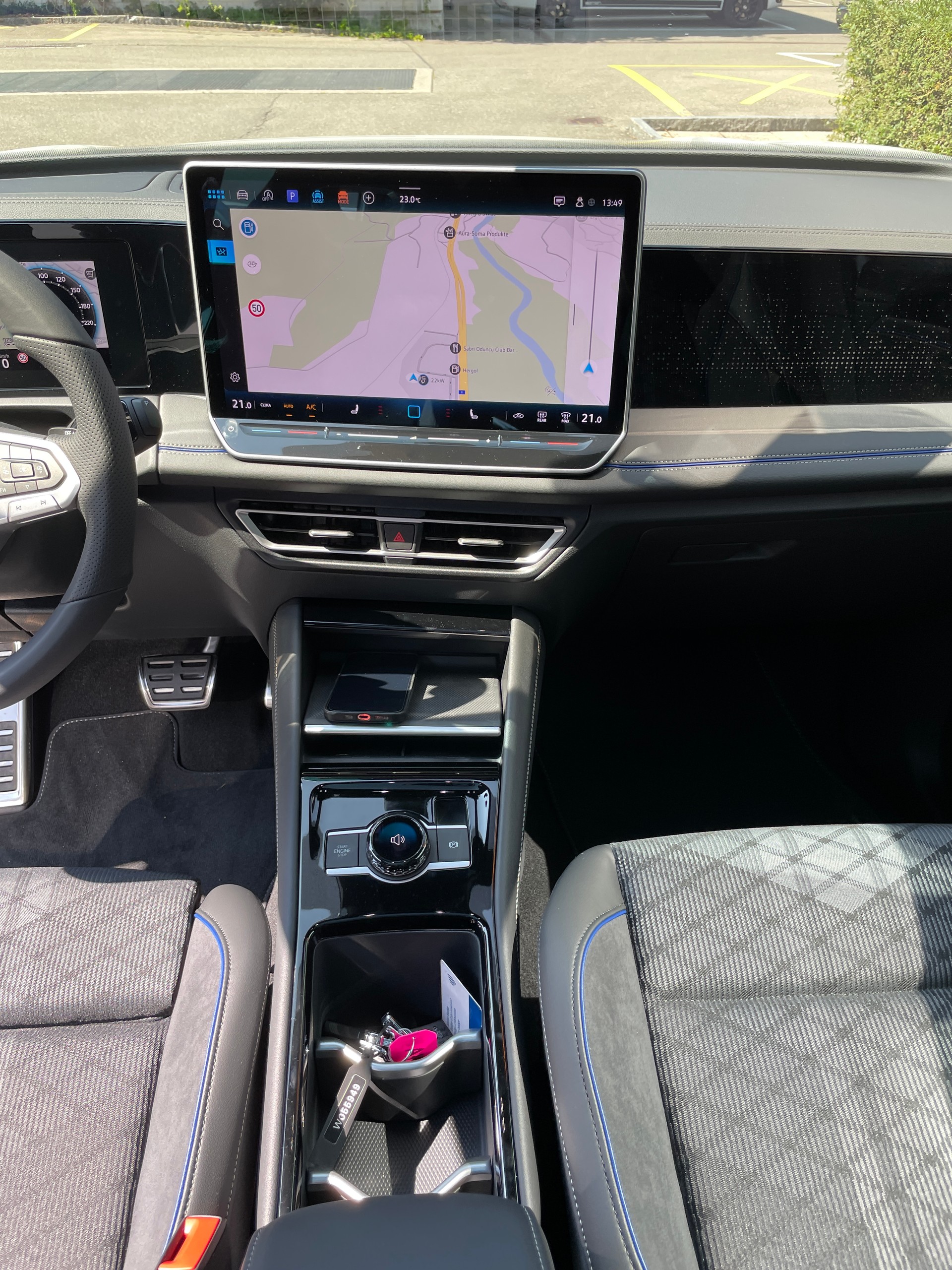 VW Tiguan 2.0 TDI SCR R-Line 4Motion DSG-image-15