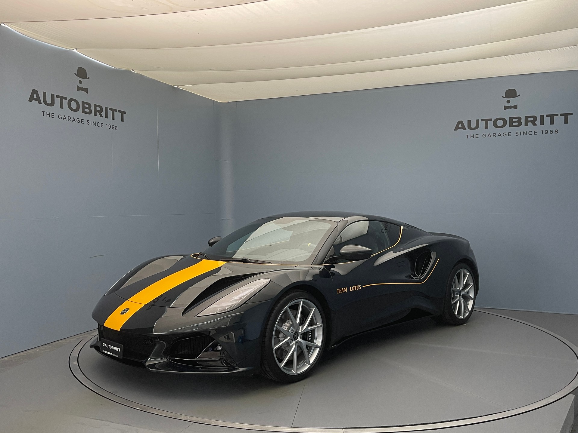 LOTUS Emira 2.0 I4 Limited Edition-showroom-element-1