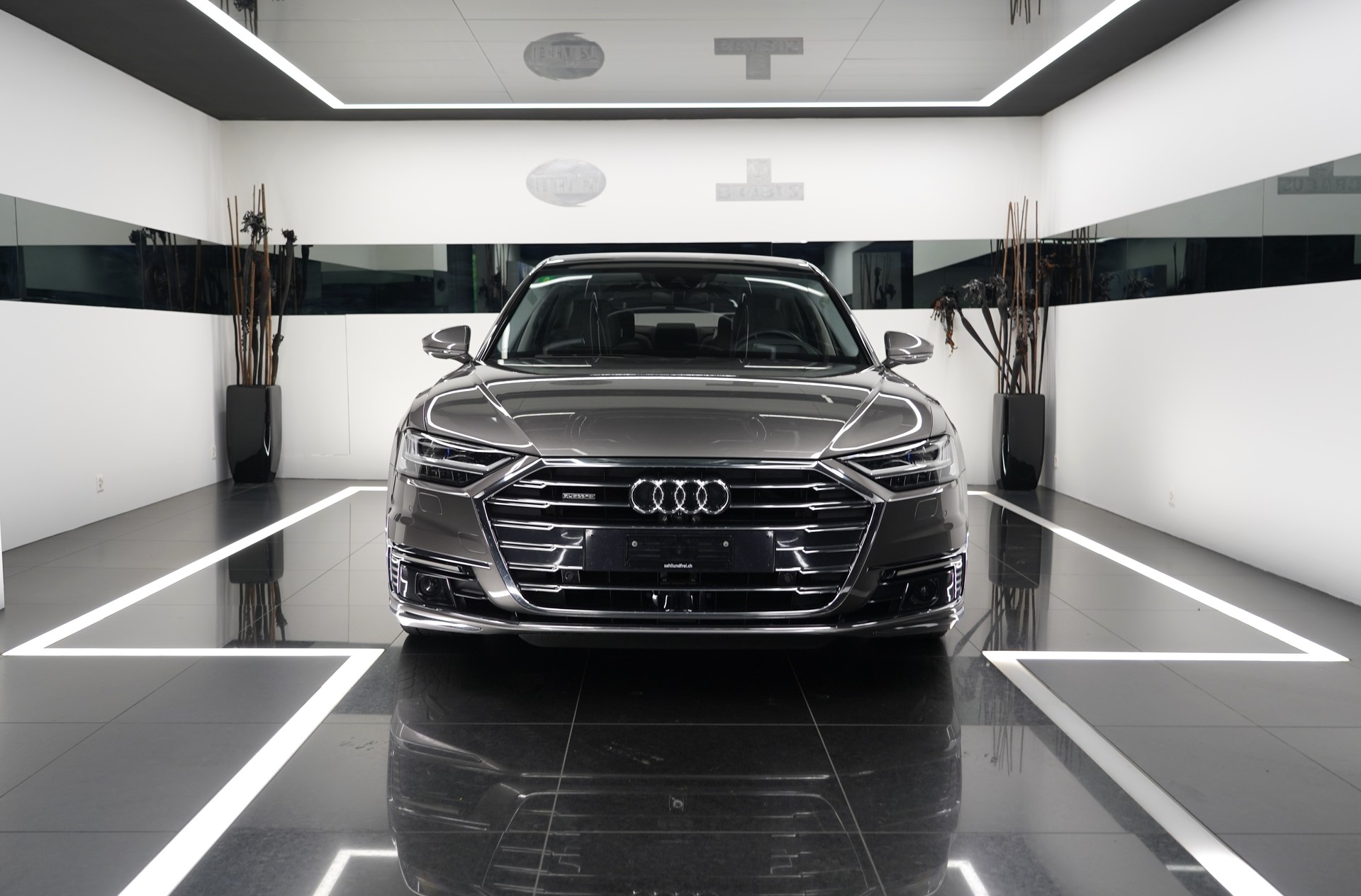 AUDI A8 60 TFSI e quattro-showroom-element-2