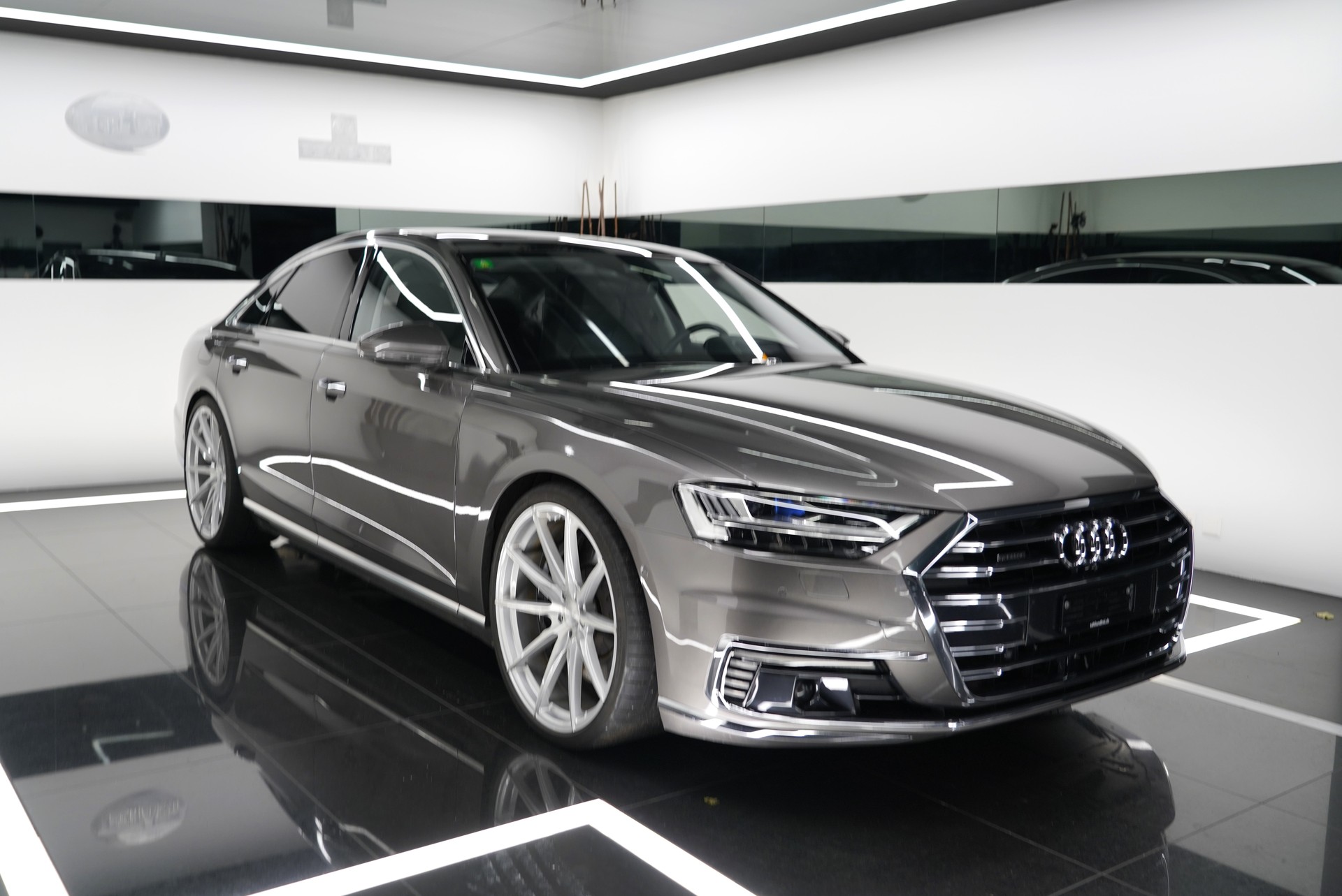 AUDI A8 60 TFSI e quattro-showroom-element-1