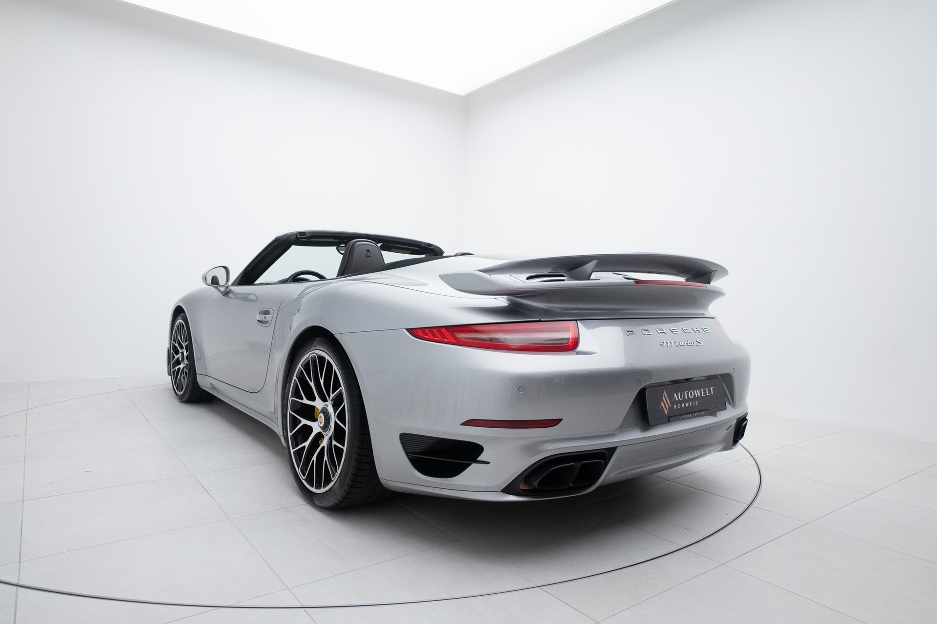 PORSCHE 911 Turbo S Cabrio PDK-showroom-element-2