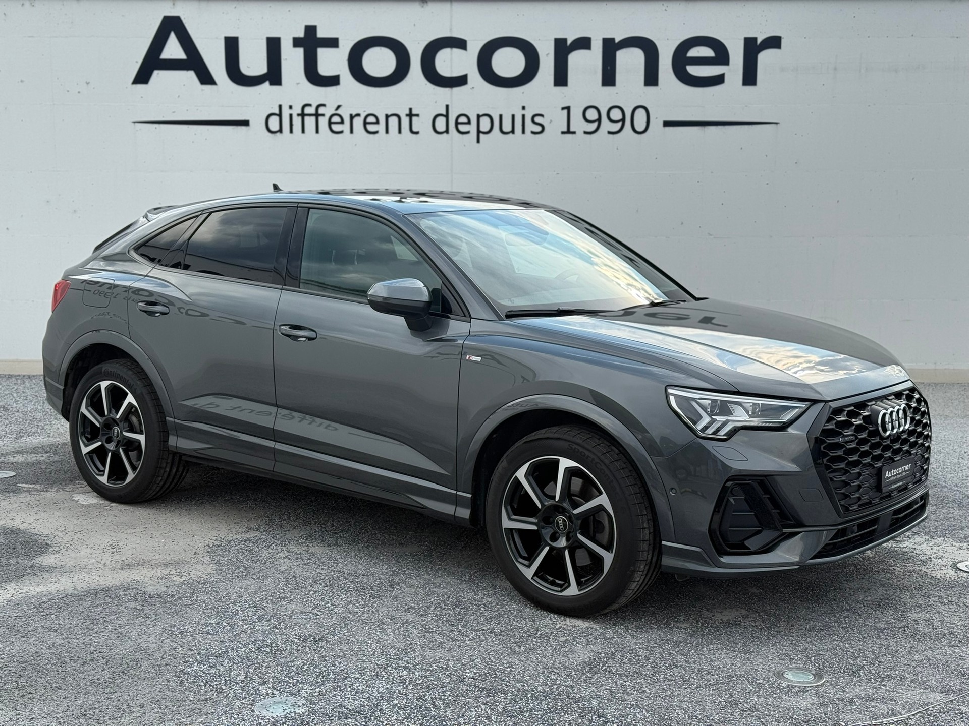 AUDI Q3 Sportback 40 TFSI S line quattro-image-5