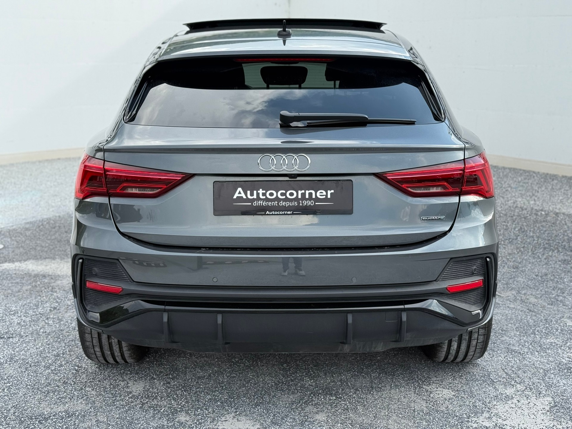AUDI Q3 Sportback 40 TFSI S line quattro-image-4