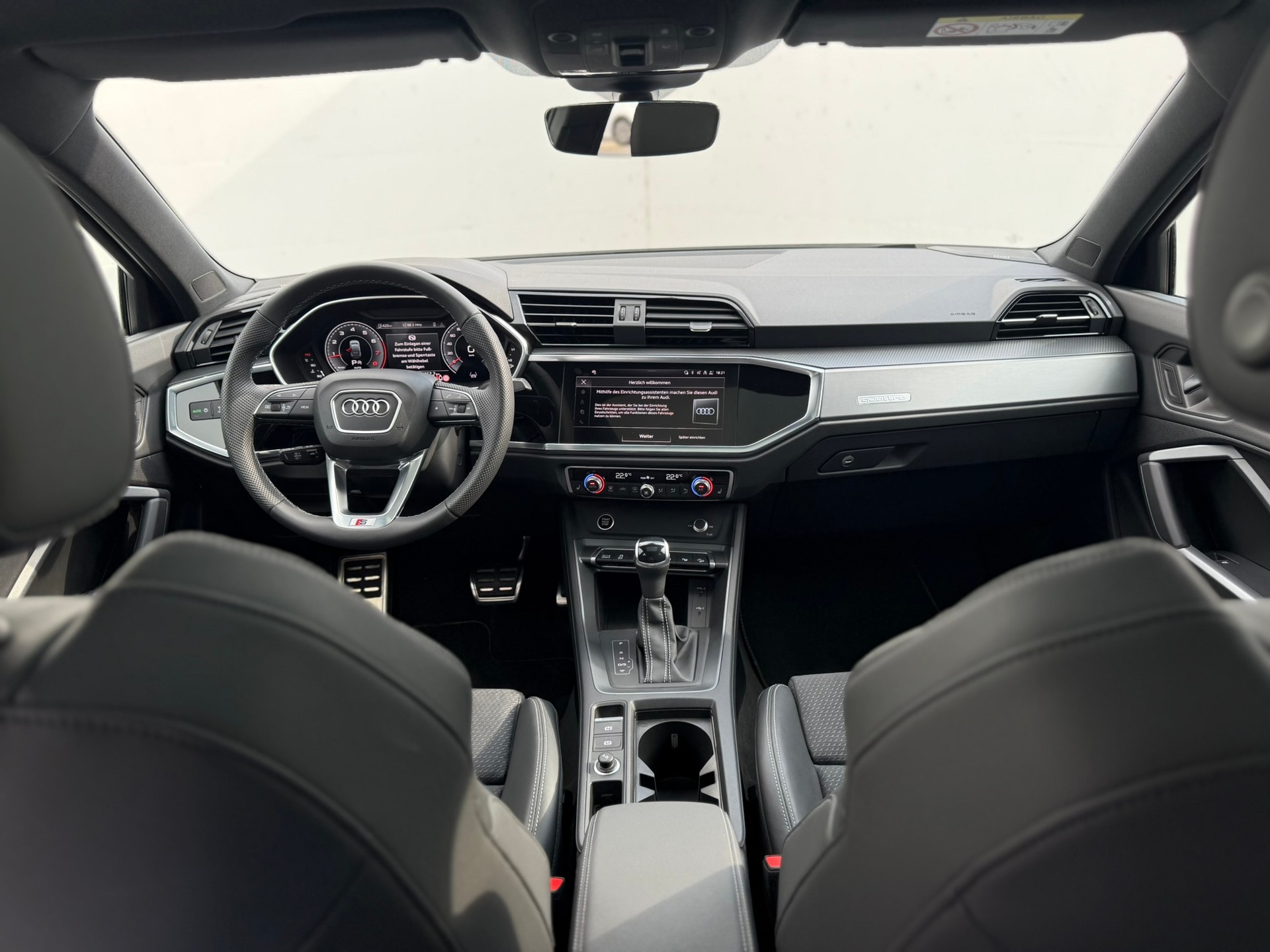 AUDI Q3 Sportback 40 TFSI S line quattro-image-9