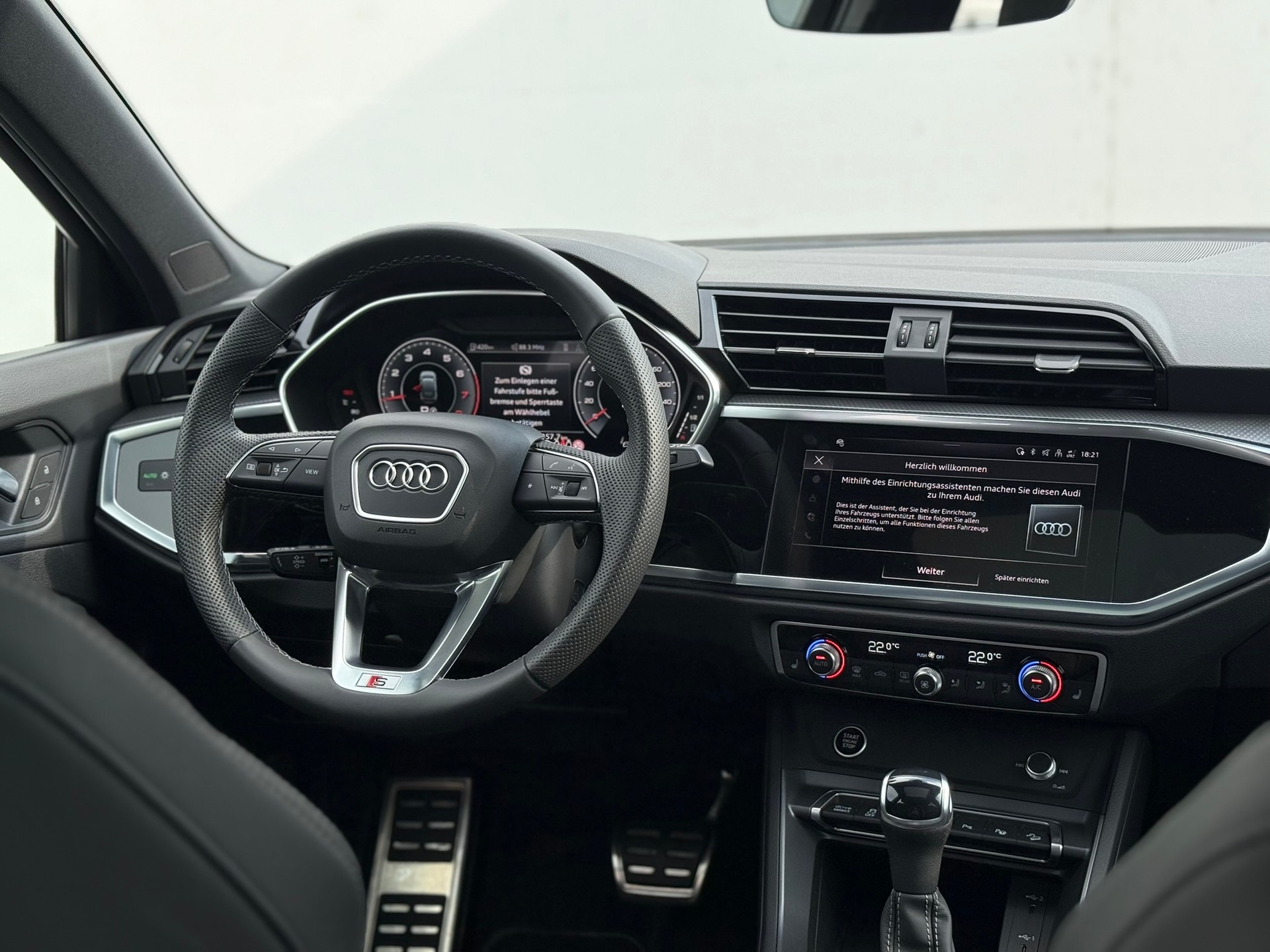 AUDI Q3 Sportback 40 TFSI S line quattro-image-10
